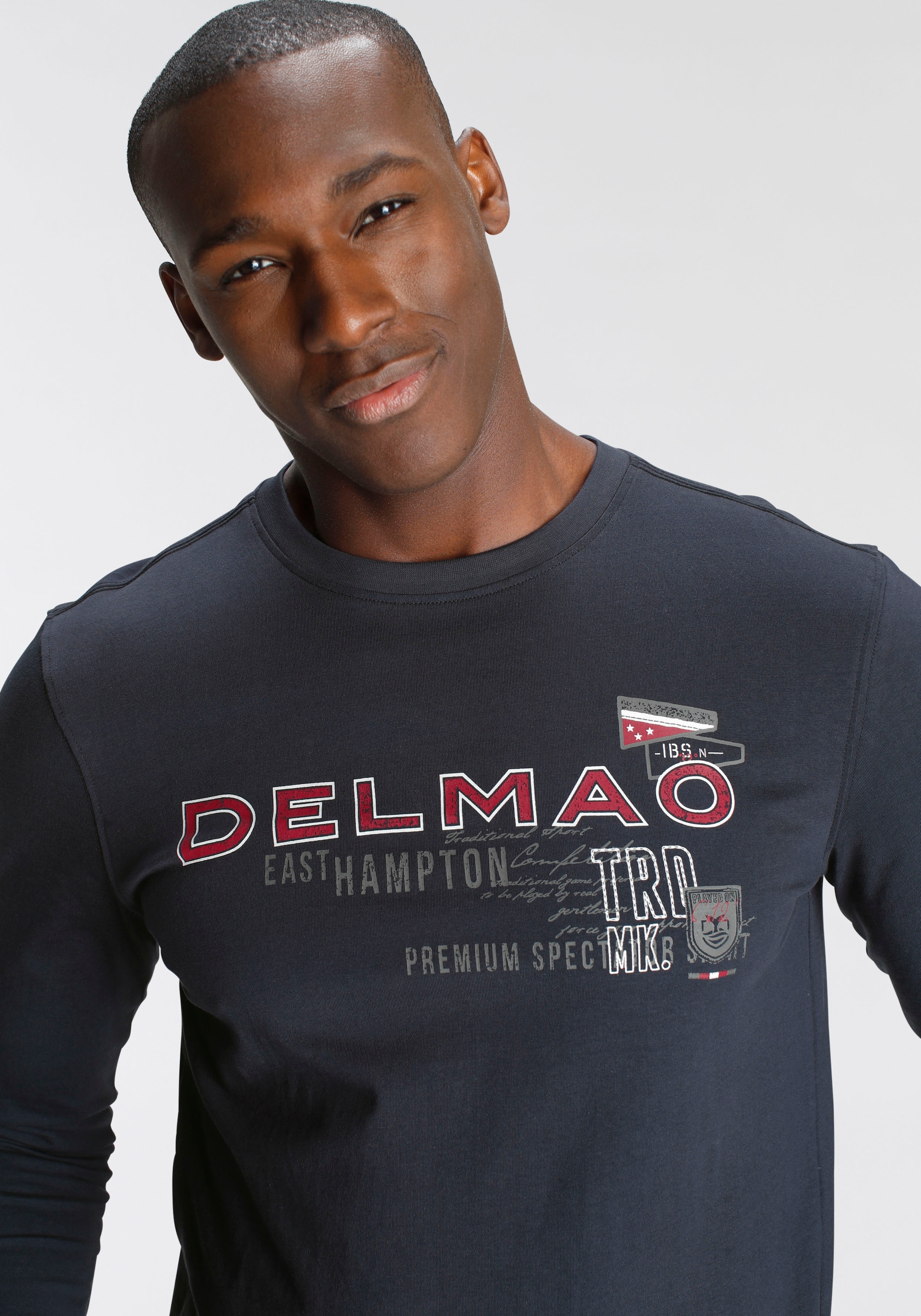 - Brustprint shoppen NEUE DELMAO MARKE! Langarmshirt, | Jelmoli-Versand modischem mit online