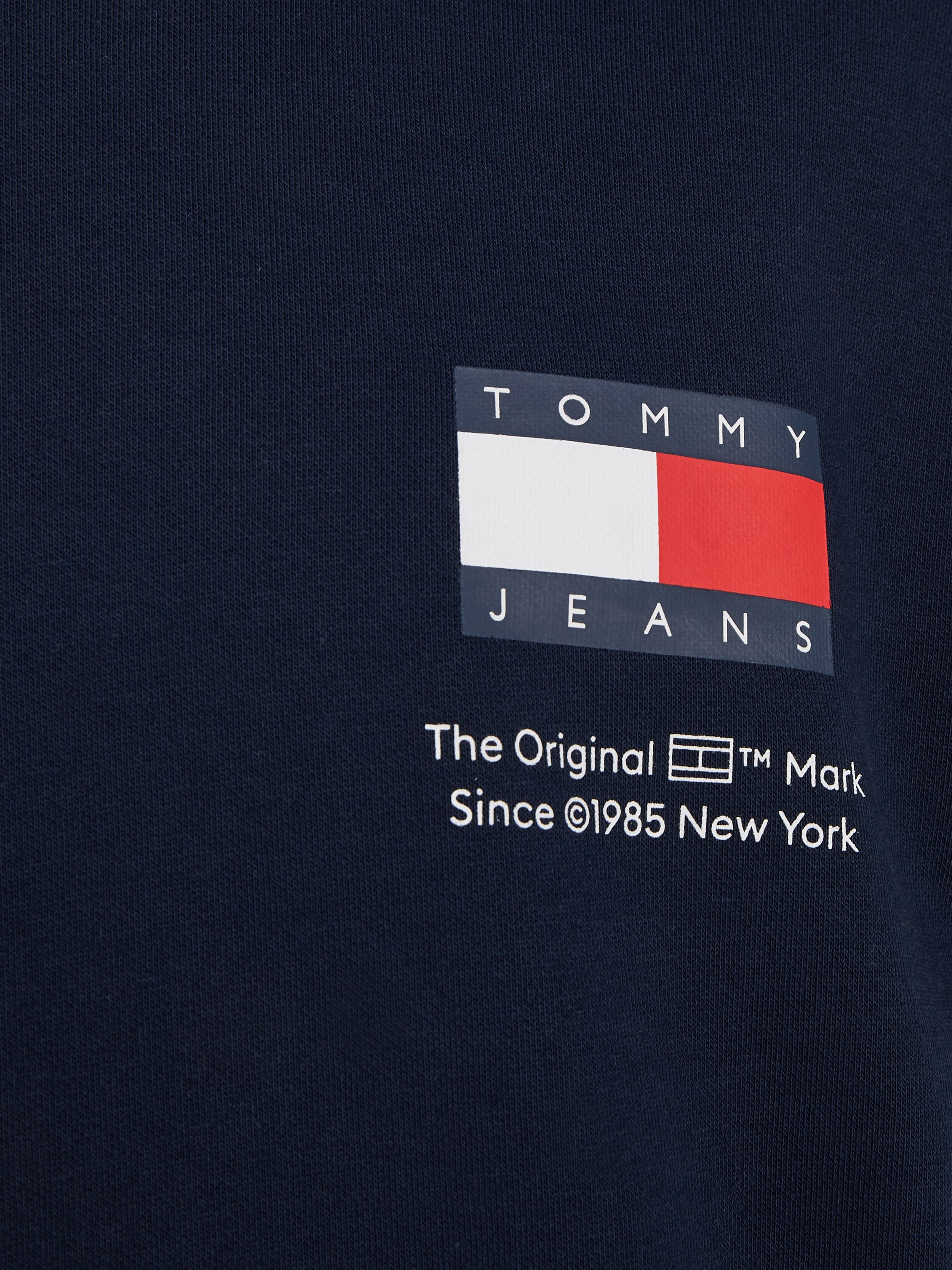 Tommy Jeans Sweatshirt »TJM REG ESSENTIAL FLAG CNECK EXT«, Rundhals-Sweatshirt mit Logo