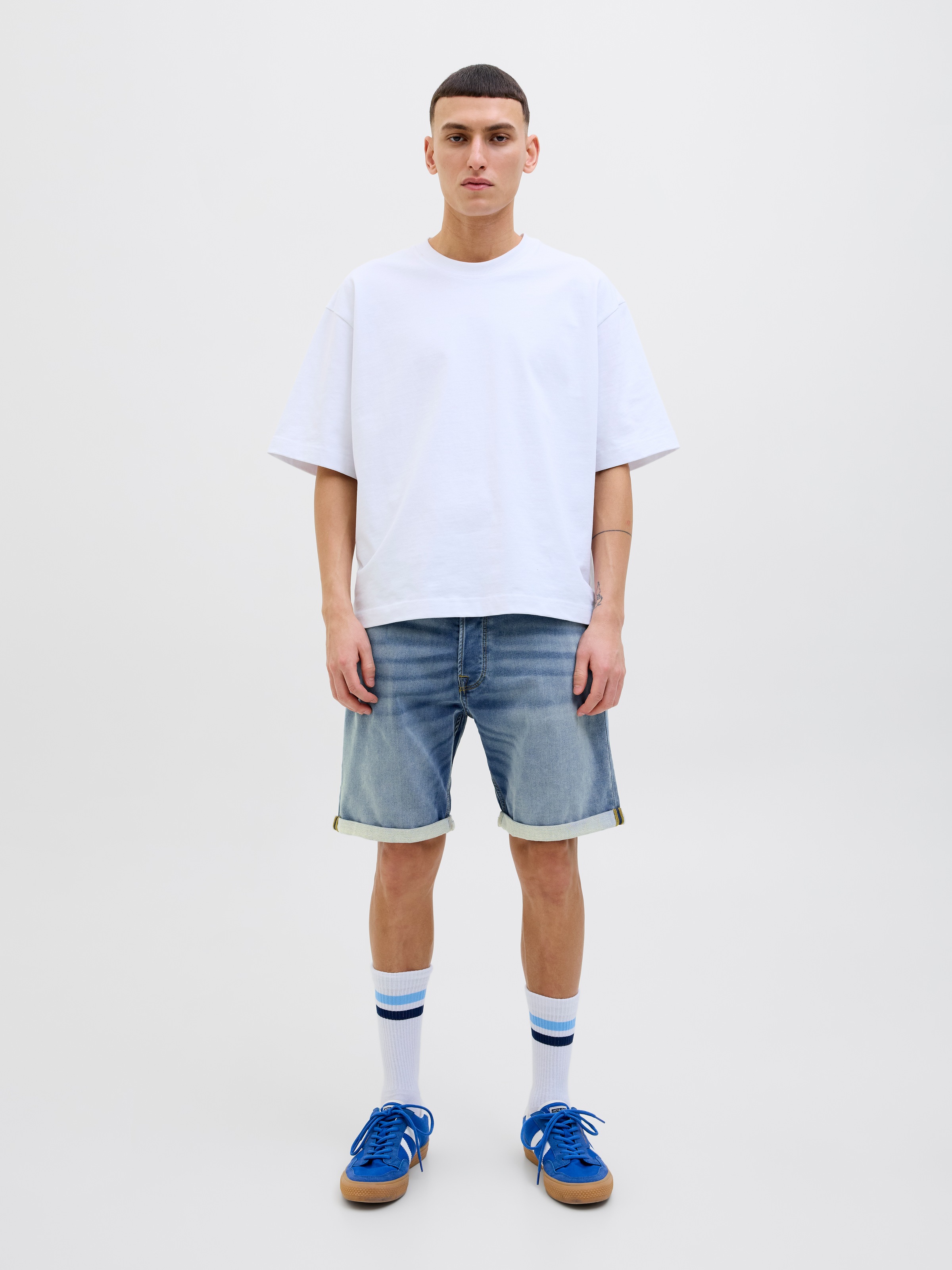 Jack & Jones Shorts »JJIRICK mit Aufschlag und Knopfverschluss für den Sommer«, unifarben, regular fit, Web, Five-Pocket-Stil, elastisch