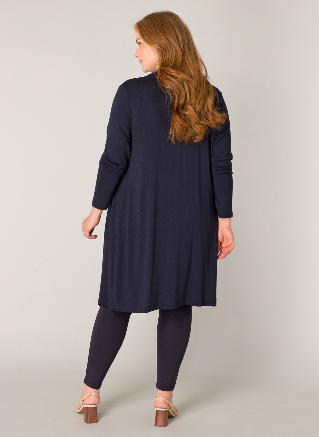 Base Level Curvy Longstrickjacke »Ayla Long«, Figurumspielende, weiche Strickqualität