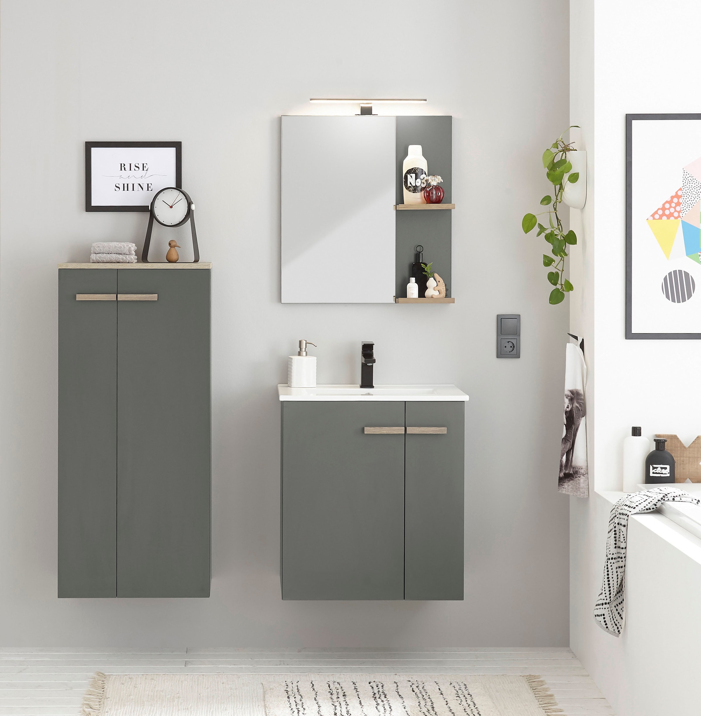 Places of Style Midischrank »SOLiD, Badschrank im modernen Design, Schrank mit Holzgriffen«, in zwei Farben verfügbar, mit Stauraum, stehend o. hängend montierbar