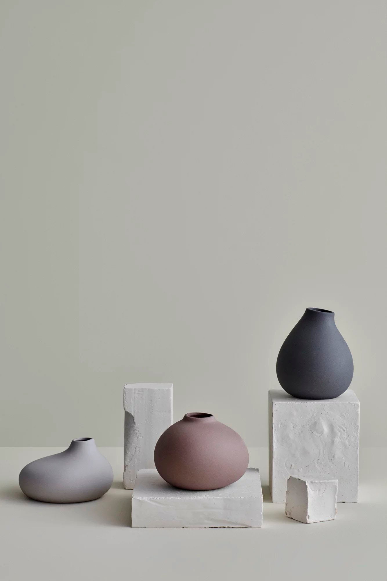 BLOMUS Dekovase »NONA, aus Porzellan, unglasiert«, (Set, 3 St.), Vase in 3 unterschiedlichen und aussergewöhnlichen Formen