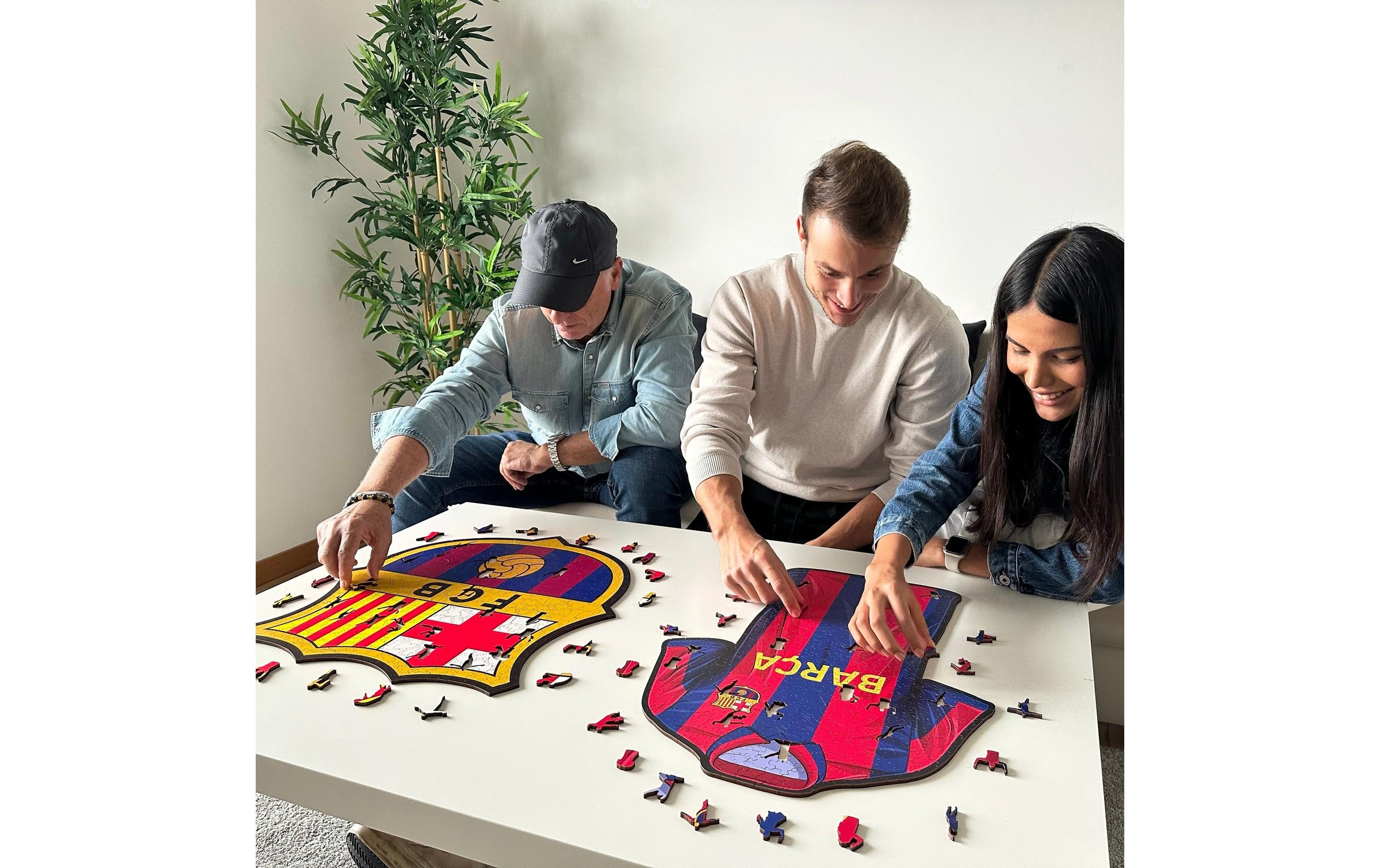 Puzzle »Iconic Puzzle FC Barcelona – Logo«, (270 tlg.)