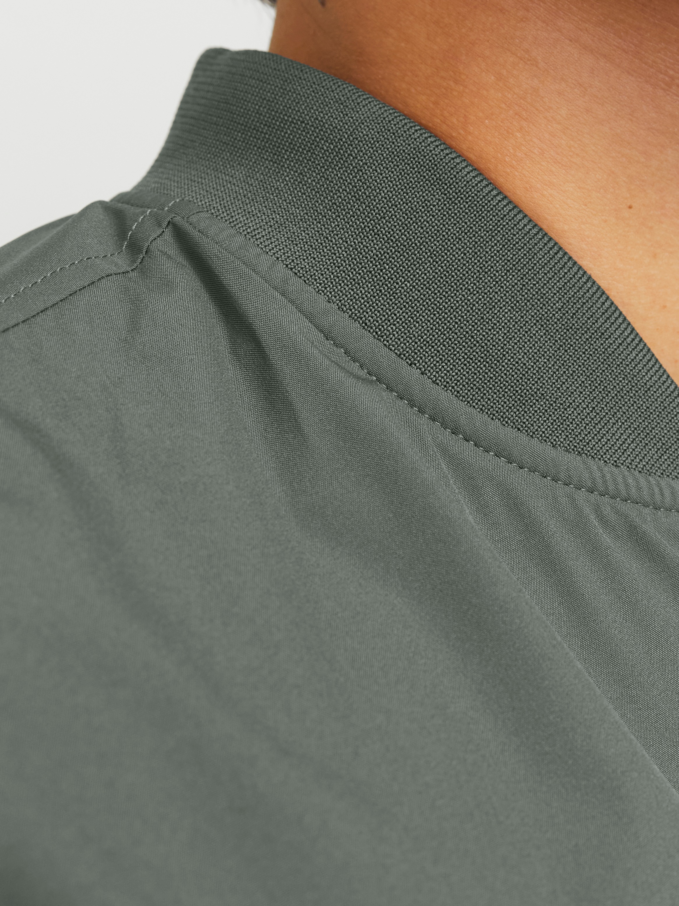 Jack & Jones Bomberjacke »JJECHARGE BOMBER JACKET NOOS«, ohne Kapuze, mit Rippbündchen