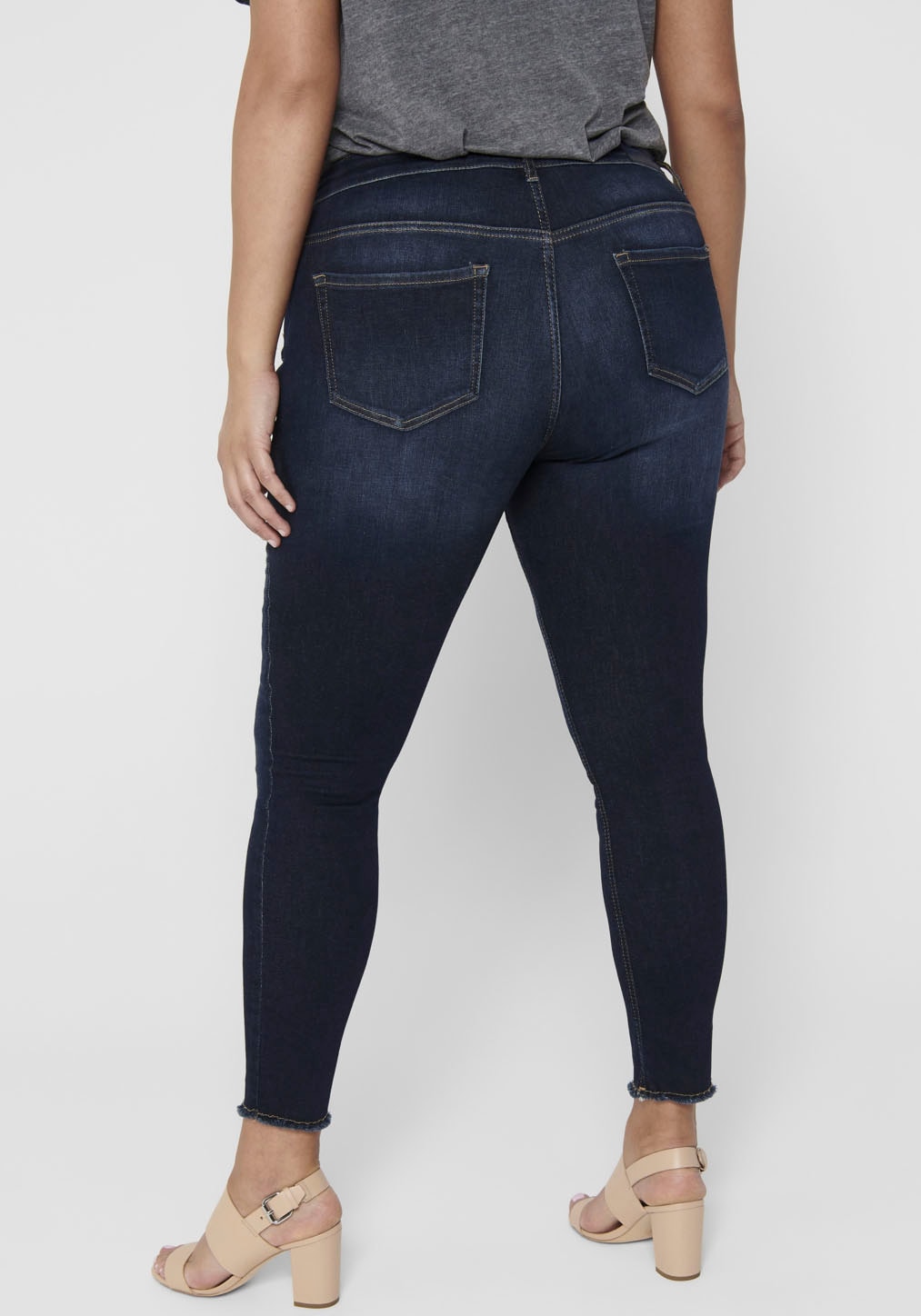 ONLY CARMAKOMA Skinny-fit-Jeans »CARWILLY REG SK ANK JNS«, in washed-out Optik