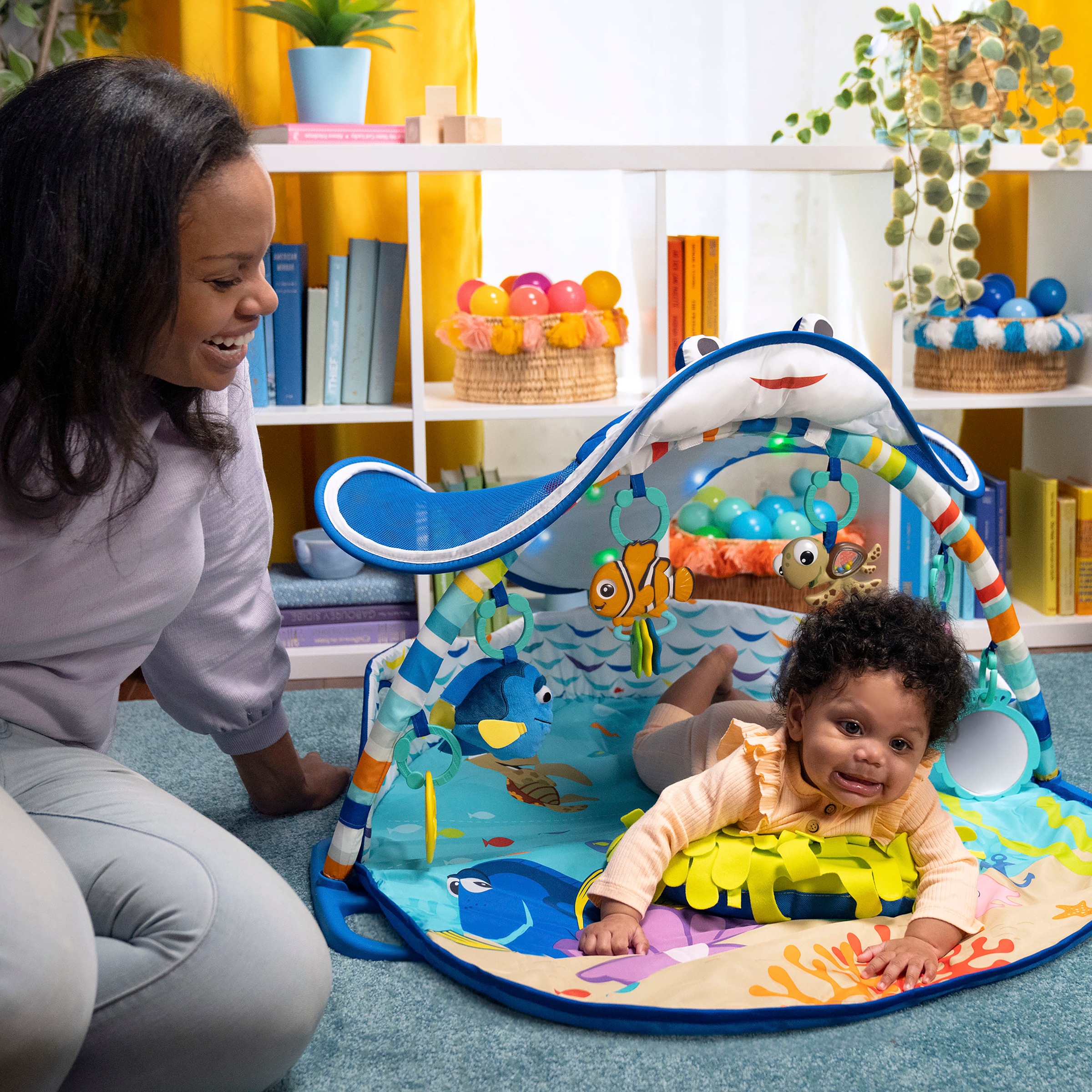 DISNEY BABY Tapis dEveil le Monde de Nemo Mr. Ray Ocean Lights, Lumieres et Plus de 20 minutes de Melodies, jouets