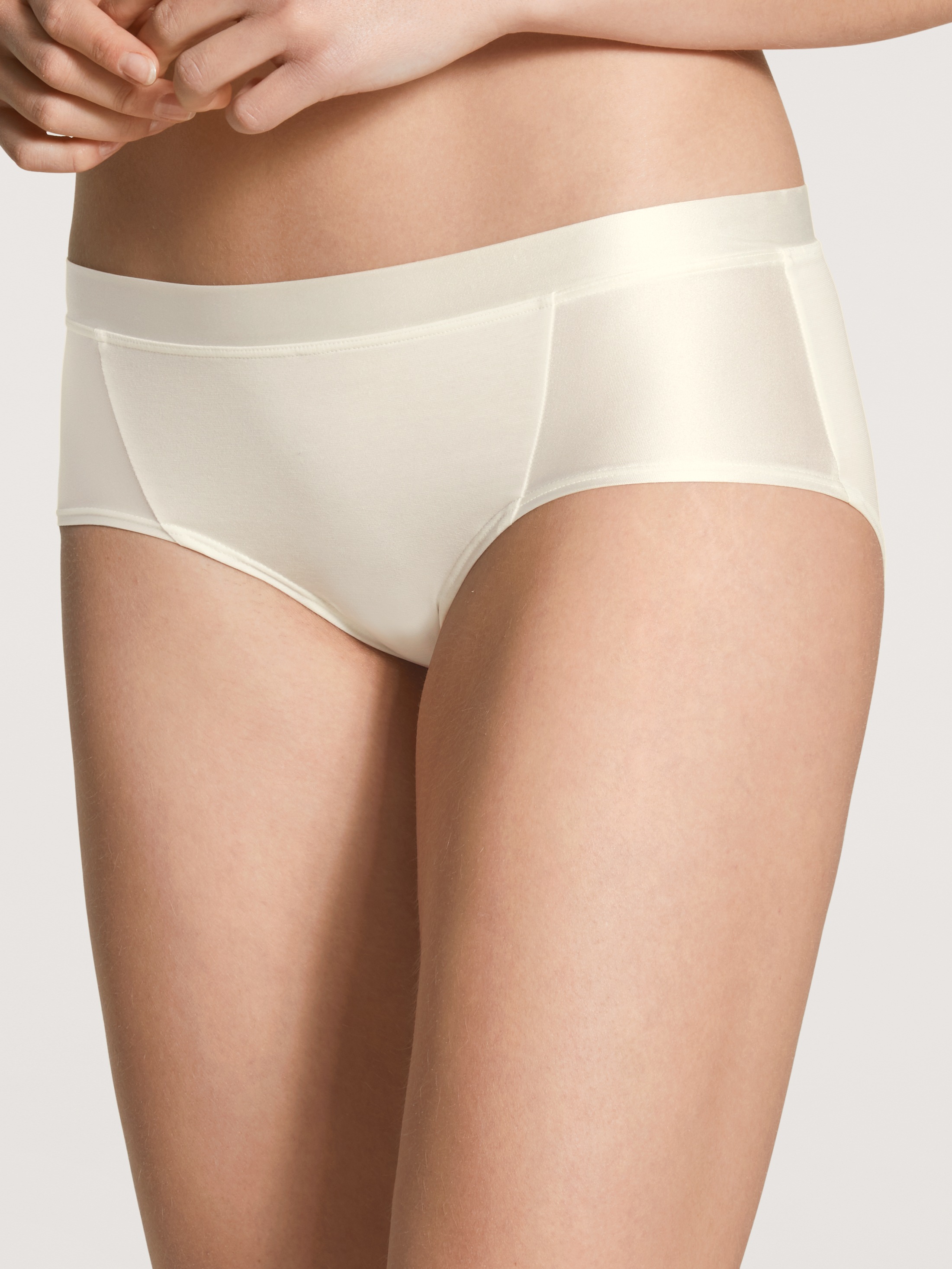 CALIDA Panty "Cate" mit Satinblenden, Single Jersey-Qualität, elastisch, Low-Cut, elegant