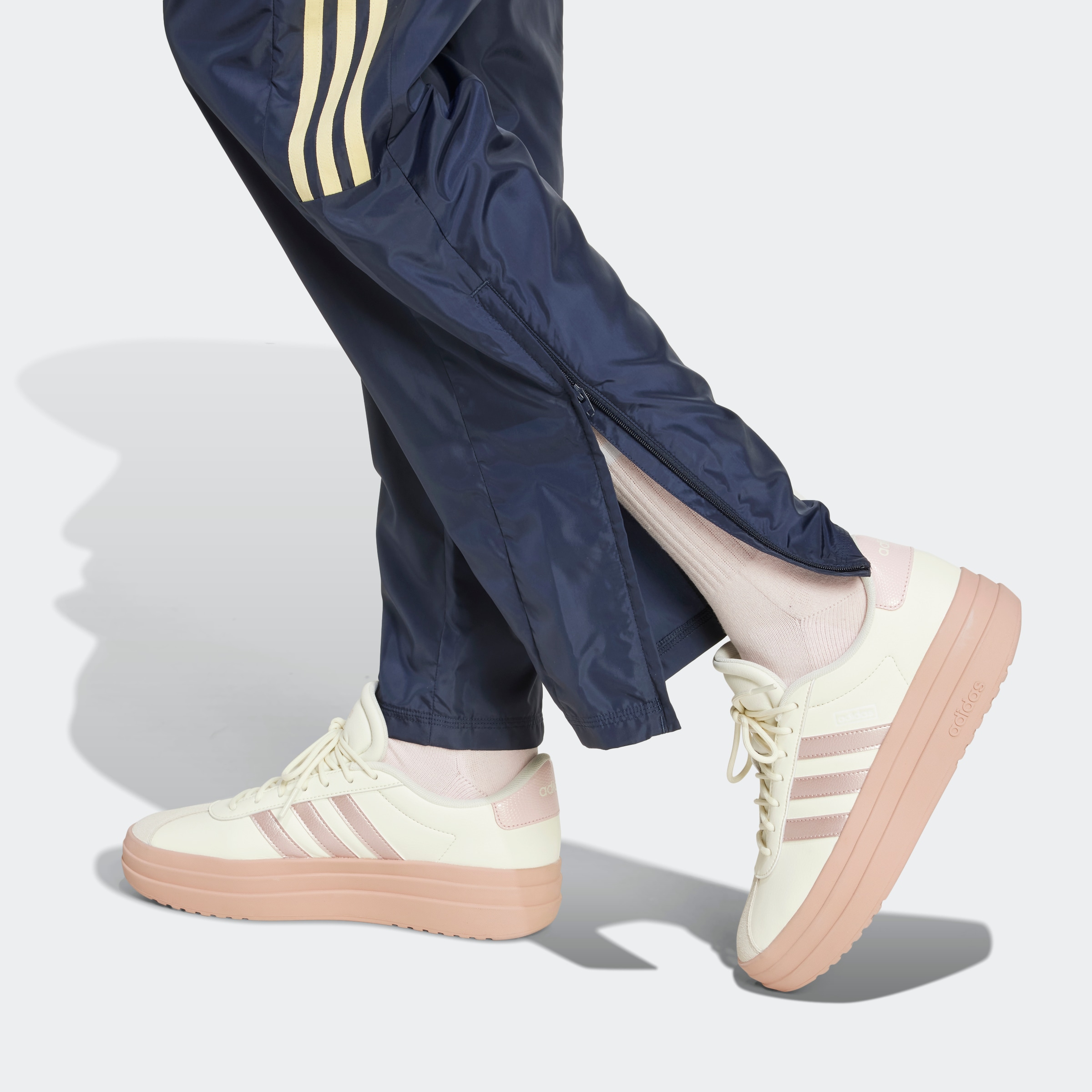 adidas Sportswear Sporthose »W TIRO Q3 WV PT«, (1 tlg.)