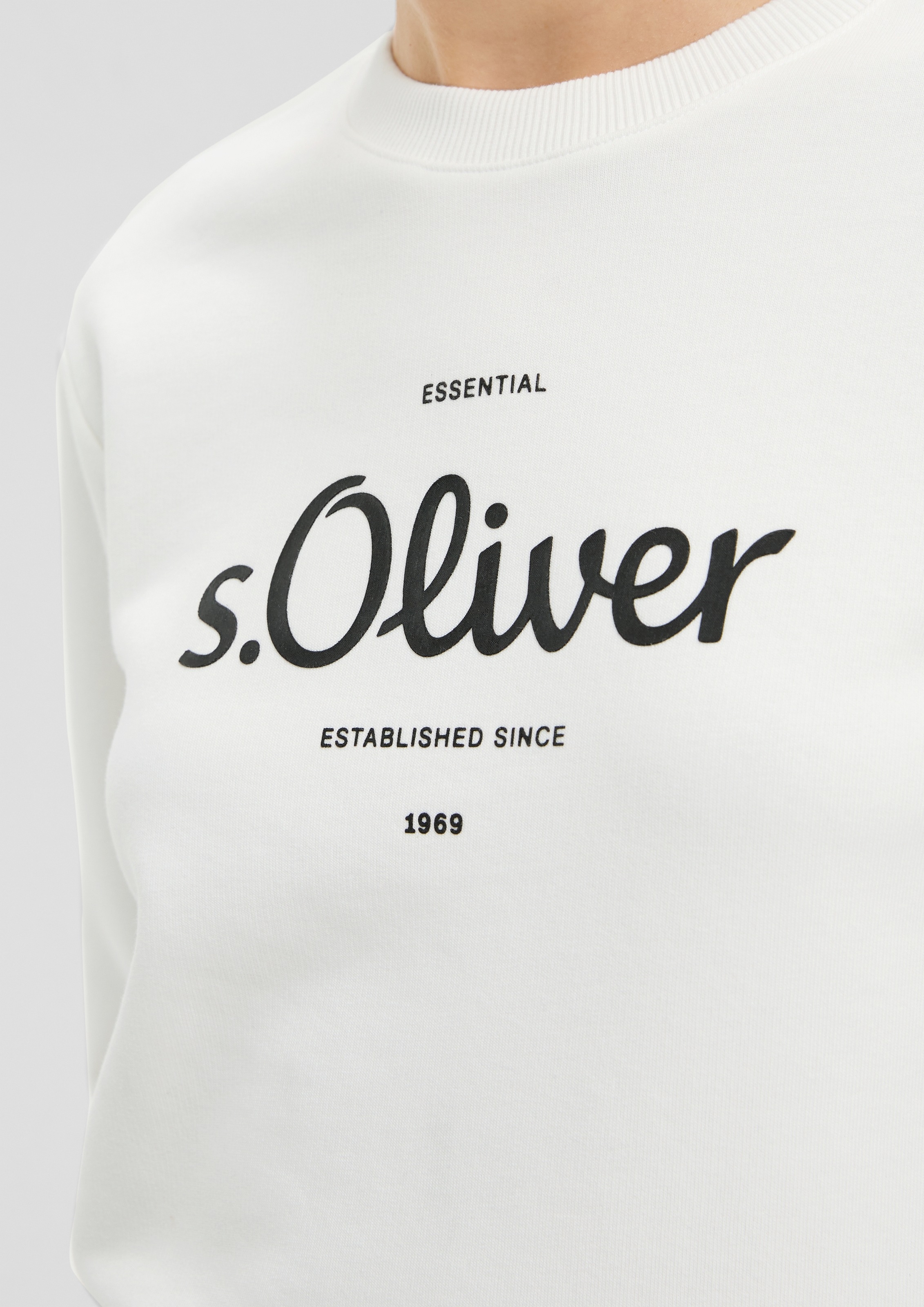 s.Oliver Sweatshirt, mit dem Logonamen vorne