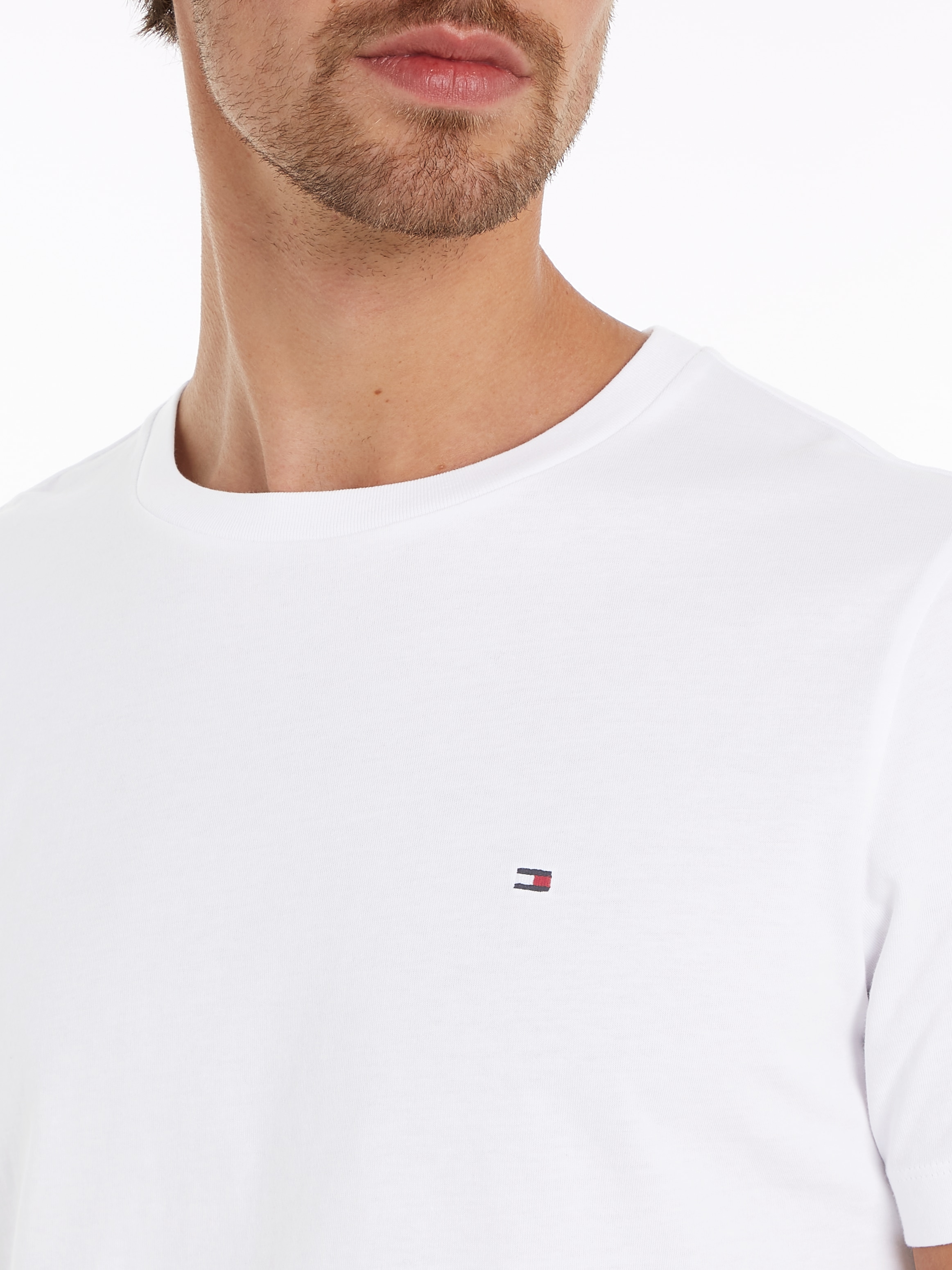Tommy Hilfiger T-Shirt »ESSENTIAL REG FIT SOLID TEE«, mit Rundhalsausschnitt