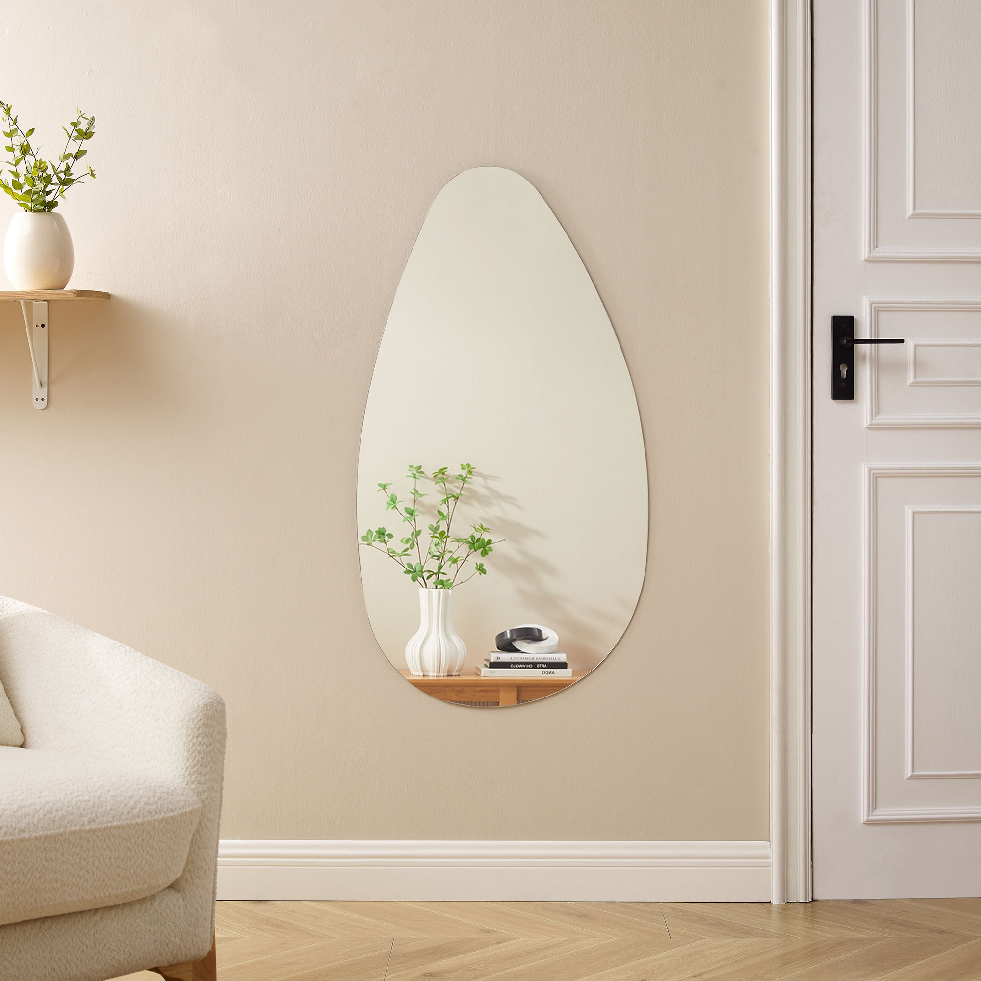 SalesFever Wandspiegel "Design-Spiegel für stilvolle Akzente" Elegante Tropfenform: oval