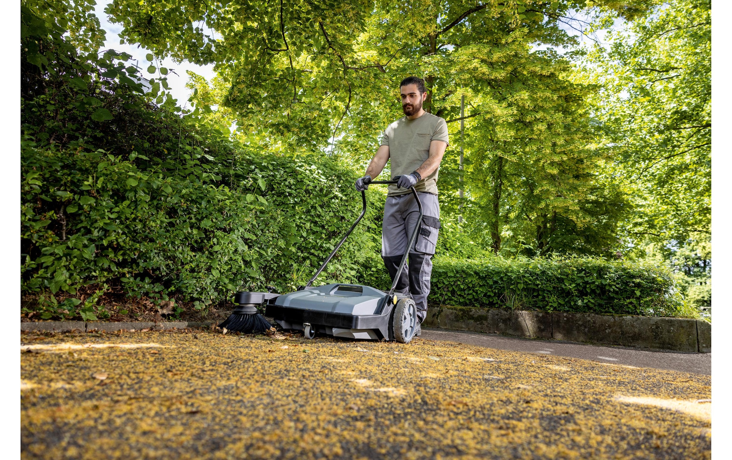 Kärcher Professional Handkehrmaschine »KM 70/15 C«