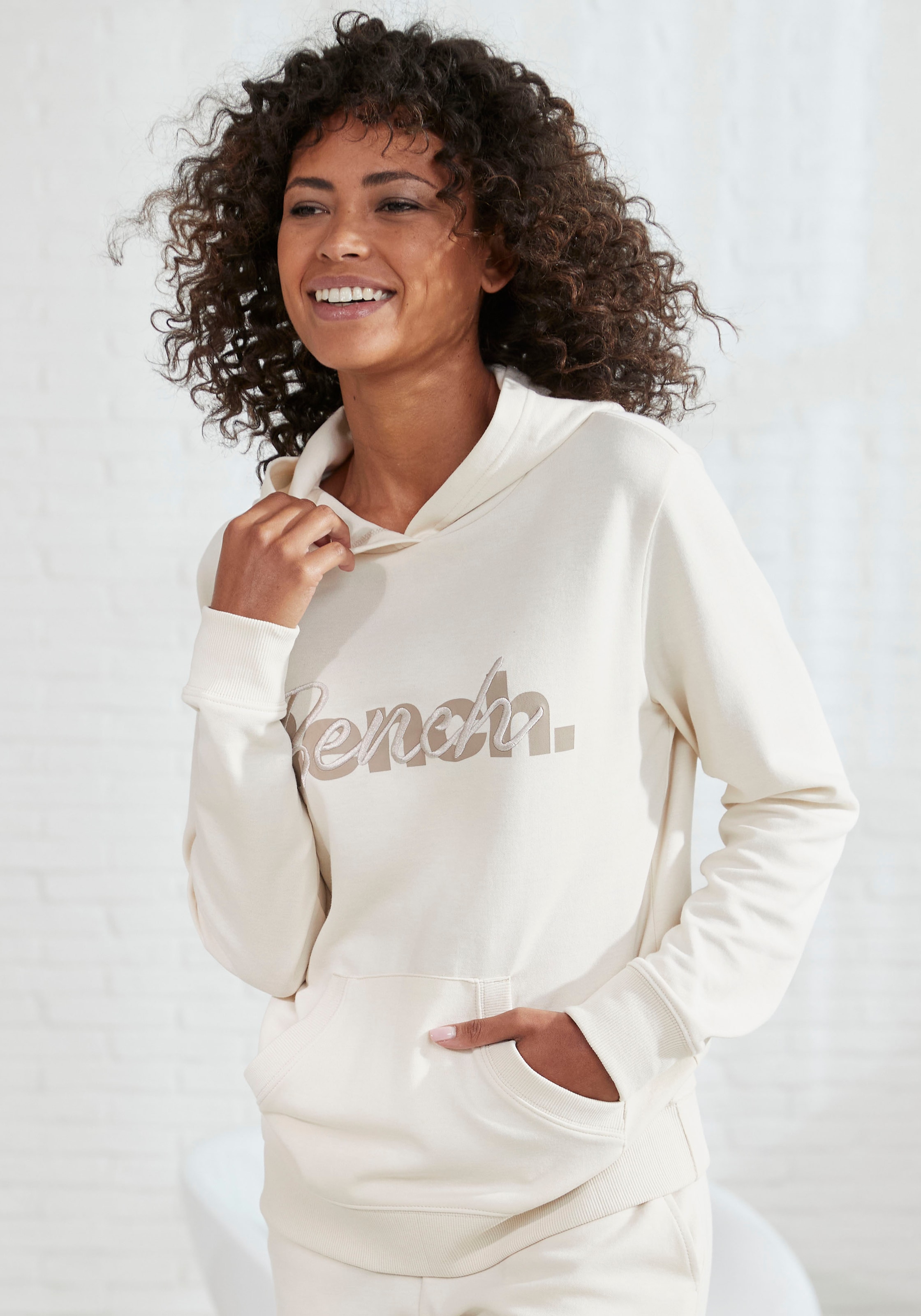 Bench. Loungewear Kapuzensweatshirt, mit Kängurutasche, bestellen Jelmoli-Versand Loungeanzug, Hoodie bei online Schweiz