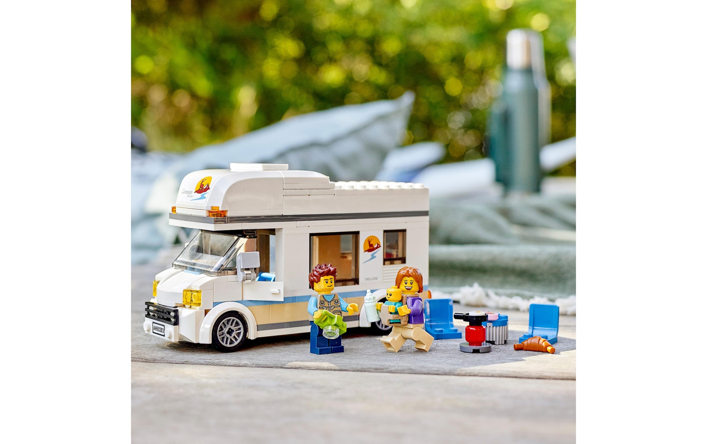 LEGO® Konstruktionsspielsteine »Ferien-Wohnmobil 60283«