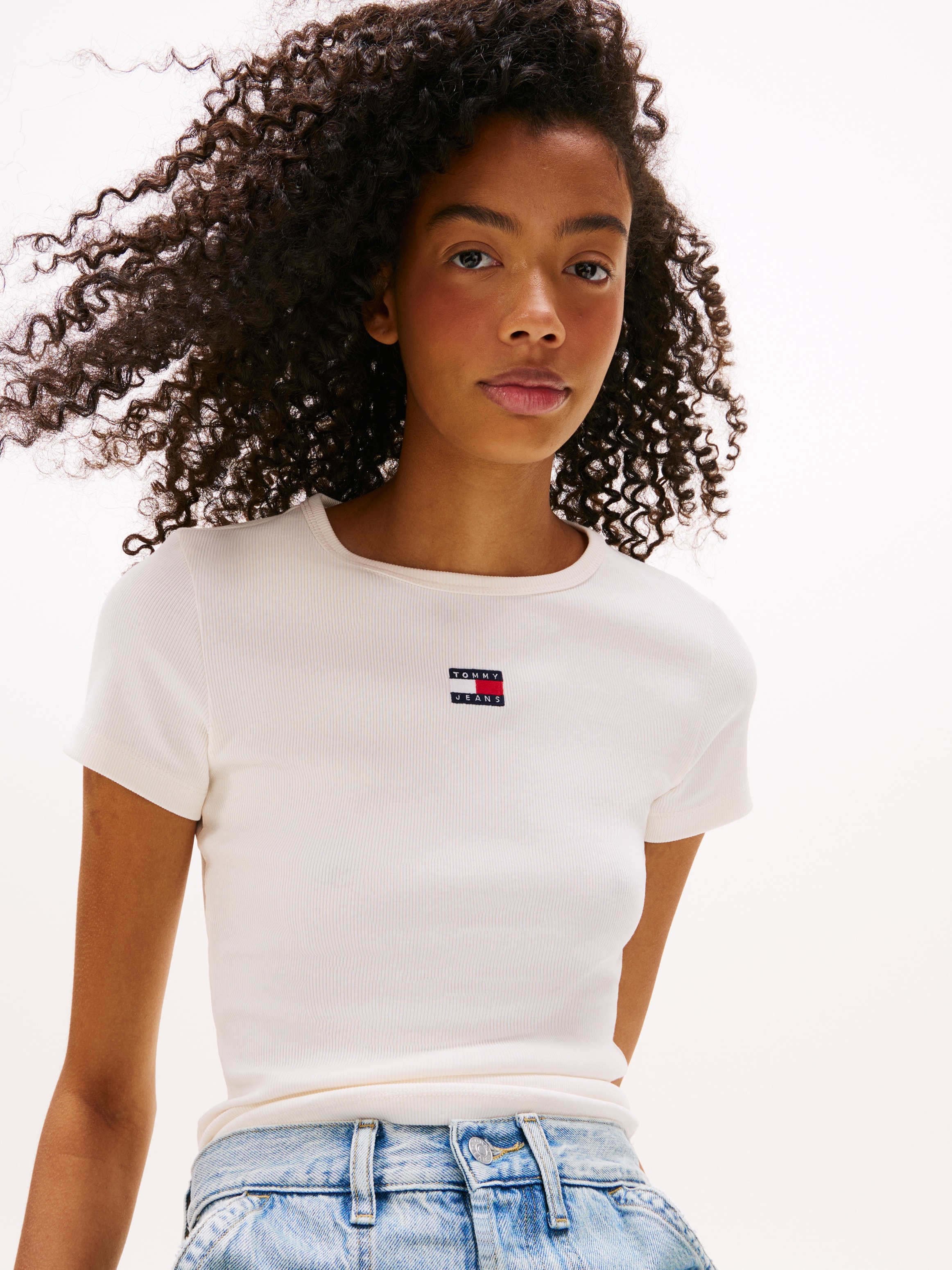 Tommy Jeans Kurzarmshirt »TJW SLIM BADGE RIB TEE«, mit gerippter Struktur