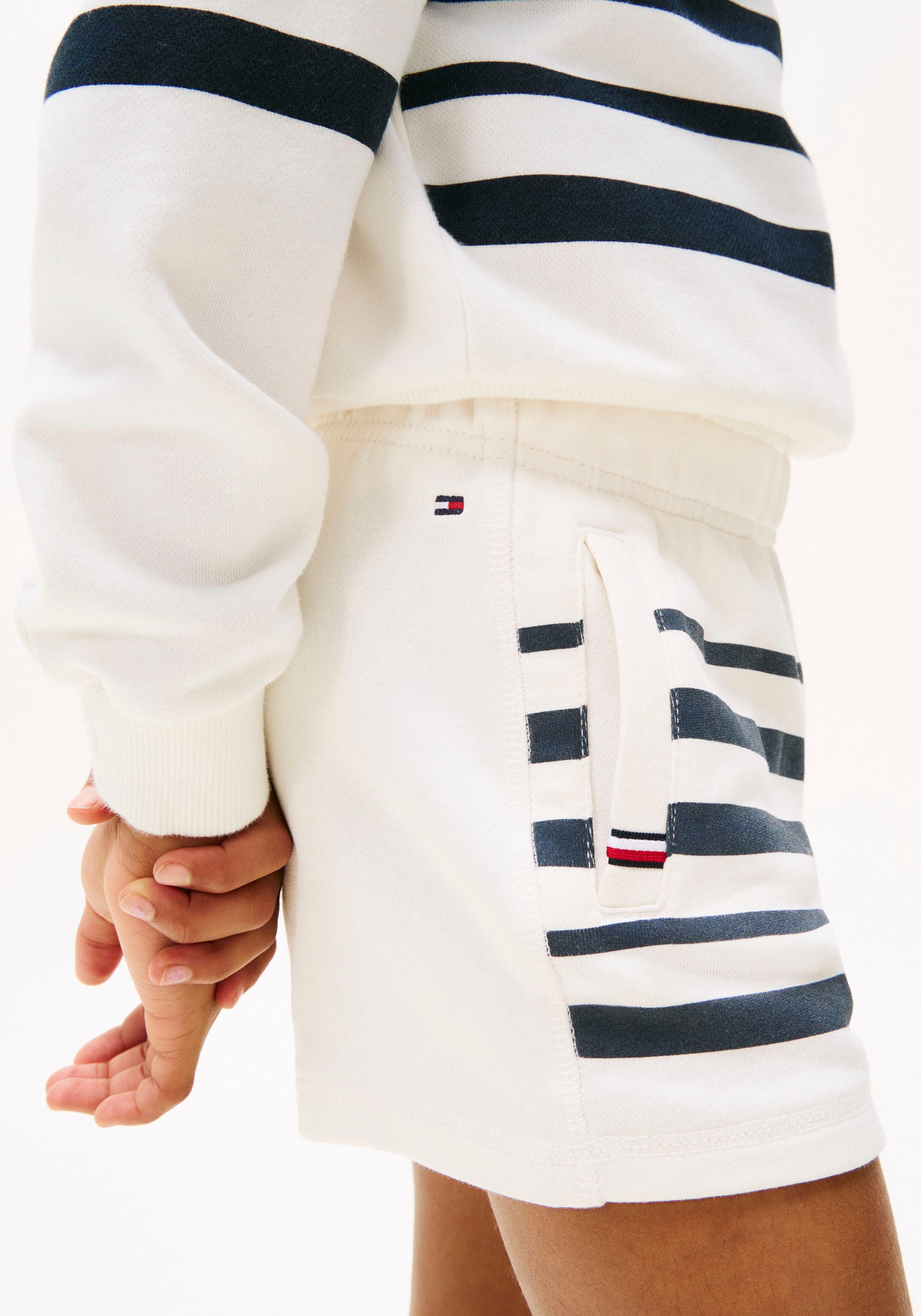 Tommy Hilfiger Sweatshorts »TOMMY SCRIPT CN SWEATSHORT«, mit Tommy Hilfiger Script Schriftzug