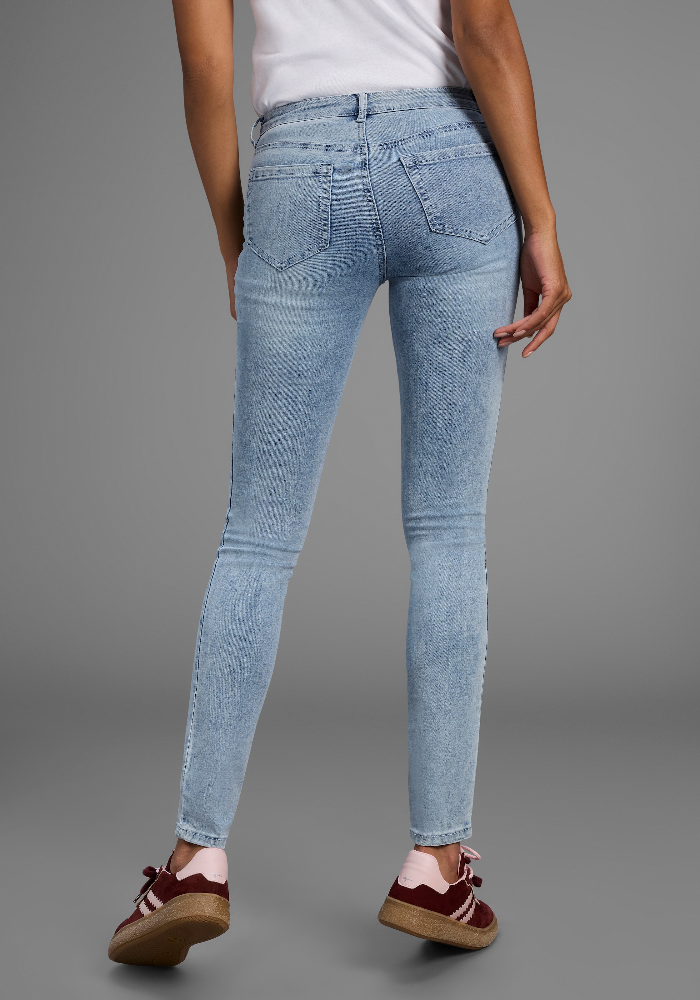 Arizona Skinny-fit-Jeans »Ultra-Stretch«, extra-enger Beinverlauf, normale Leibhöhe, mit Eingrifftaschen