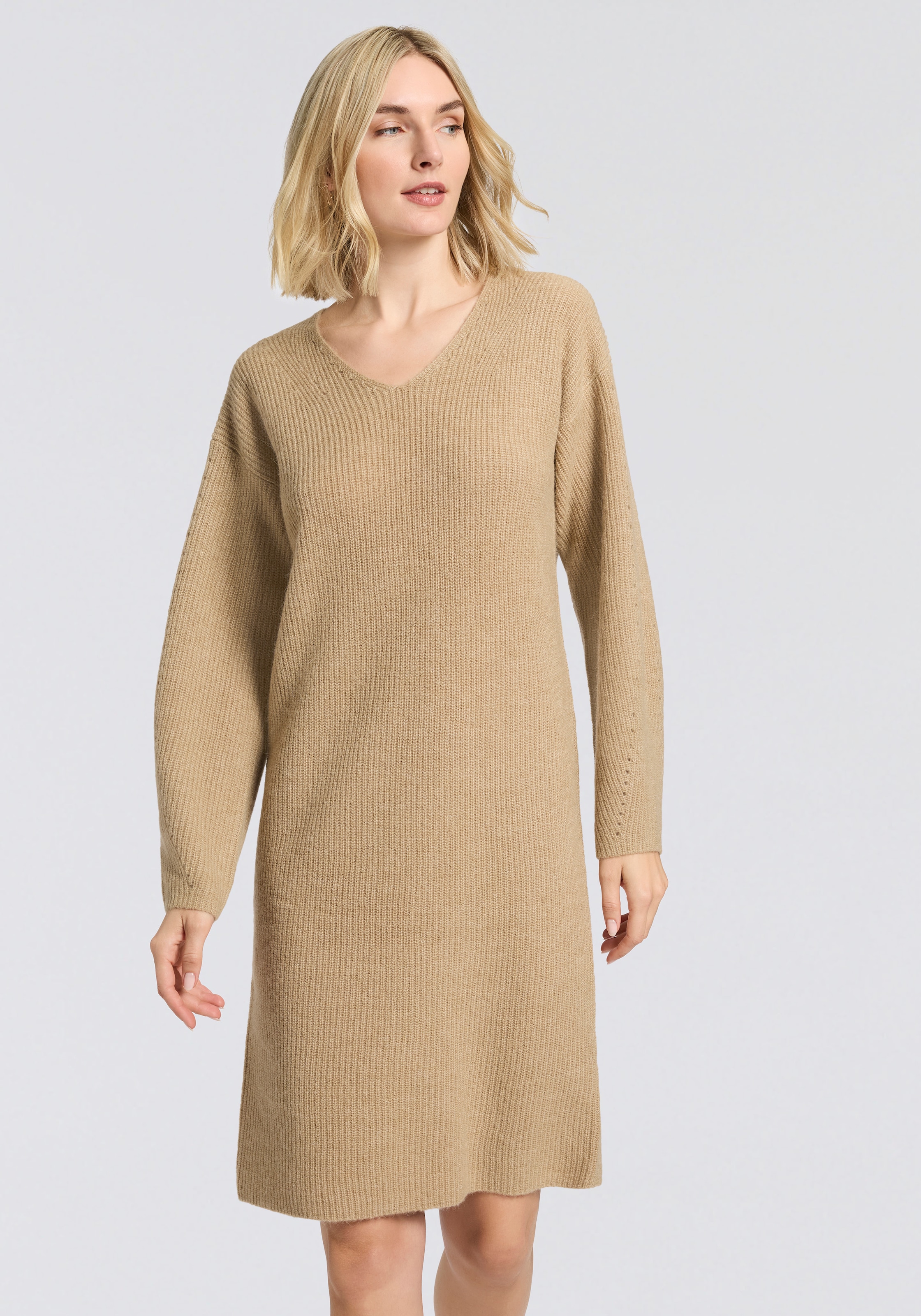 BOSS ORANGE Strickkleid »Fusil Premium Damenmode« mit V-Ausschnitt & Ajourdetails