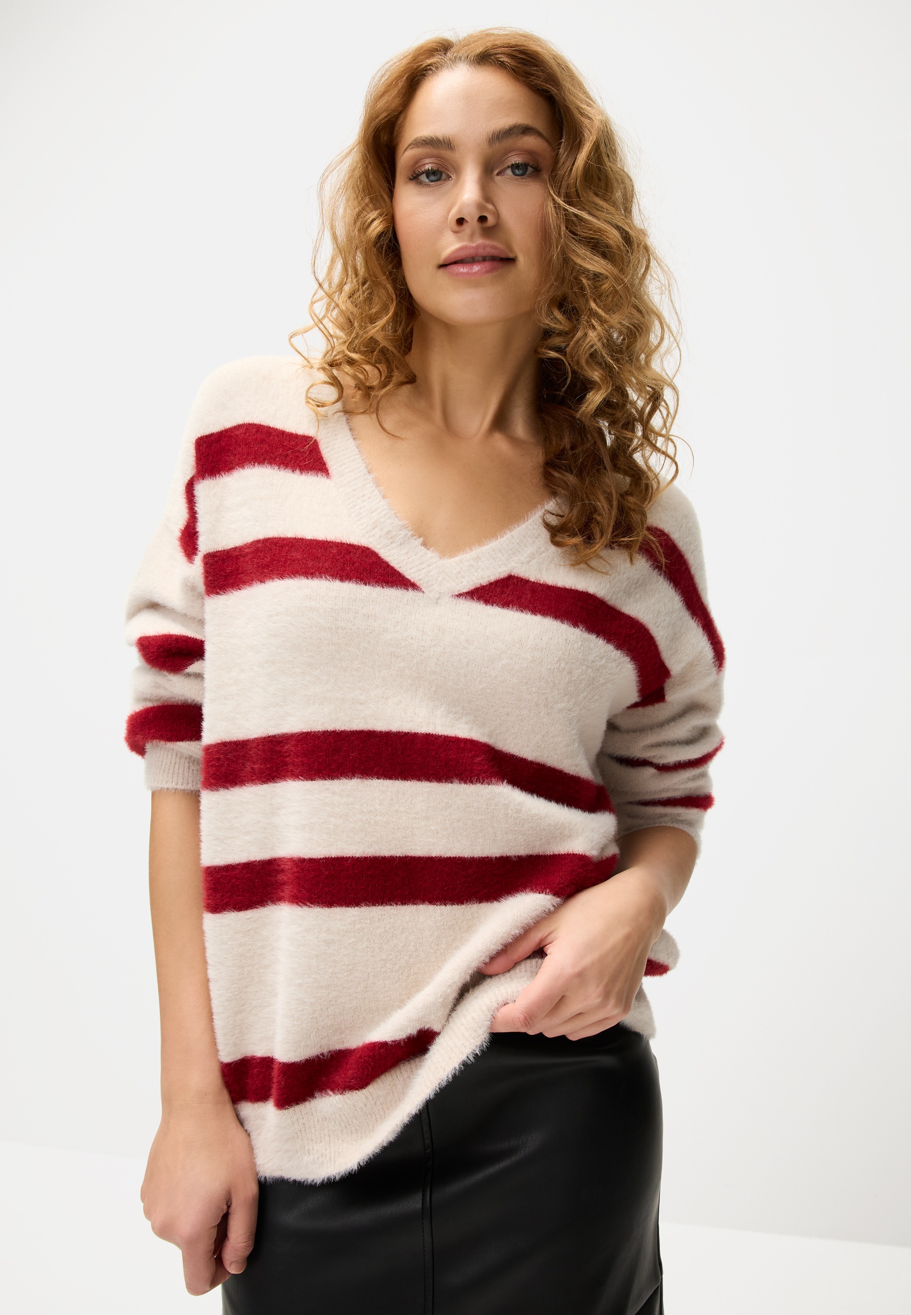 LASCANA Streifenpullover »Amira« aus kuschelweichem Strick, V-Ausschnitt, Streifenoptik, modisch