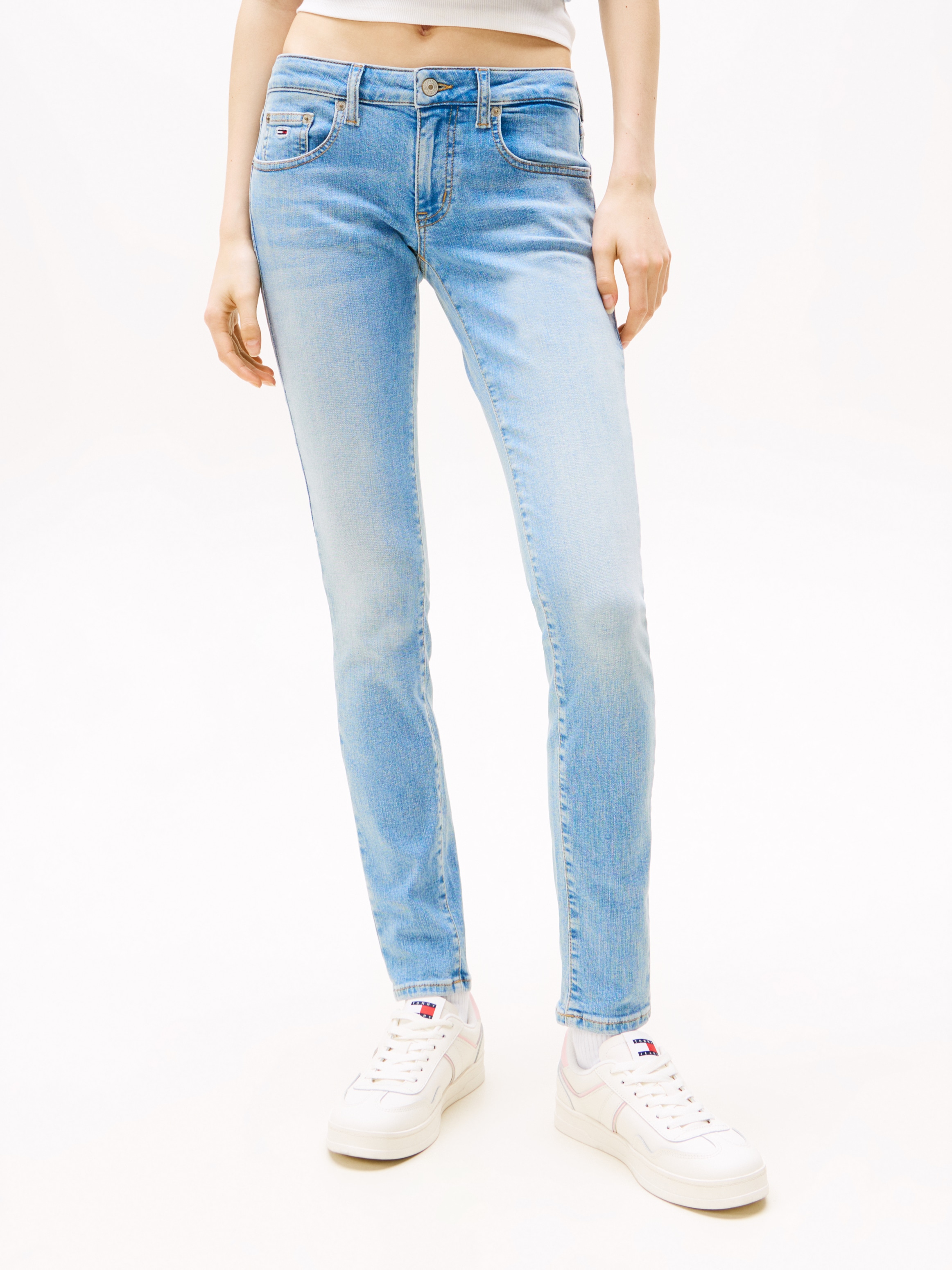 Tommy Jeans Skinny-fit-Jeans »SOPHIE LW SKN« mit Logo-Badge, in Knöchellänge
