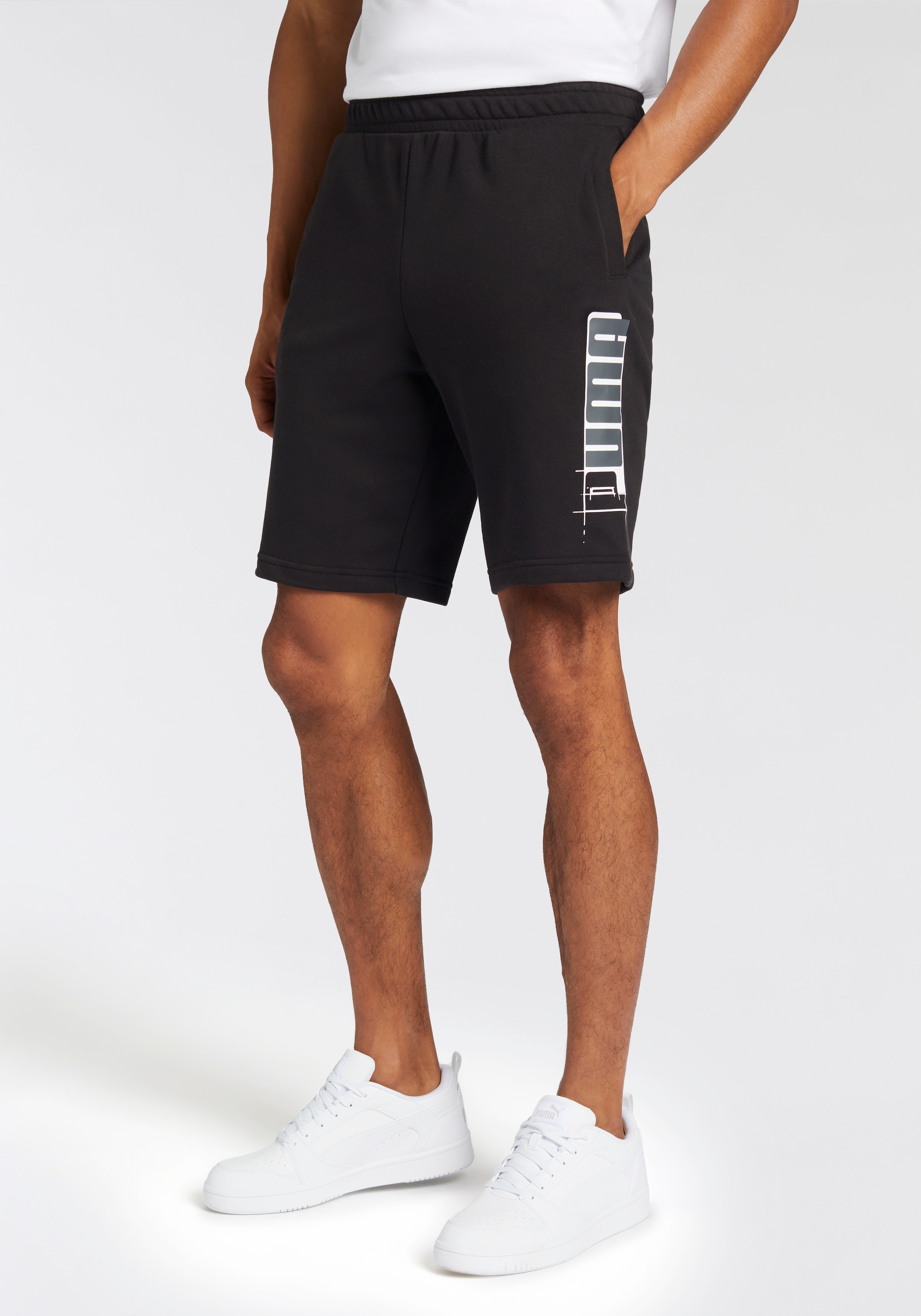PUMA Shorts »ESS+ LOGO LAB SHORTS 10'' TR« mit Eingrifftaschen, aus Baumwollmischung, Regular Fit