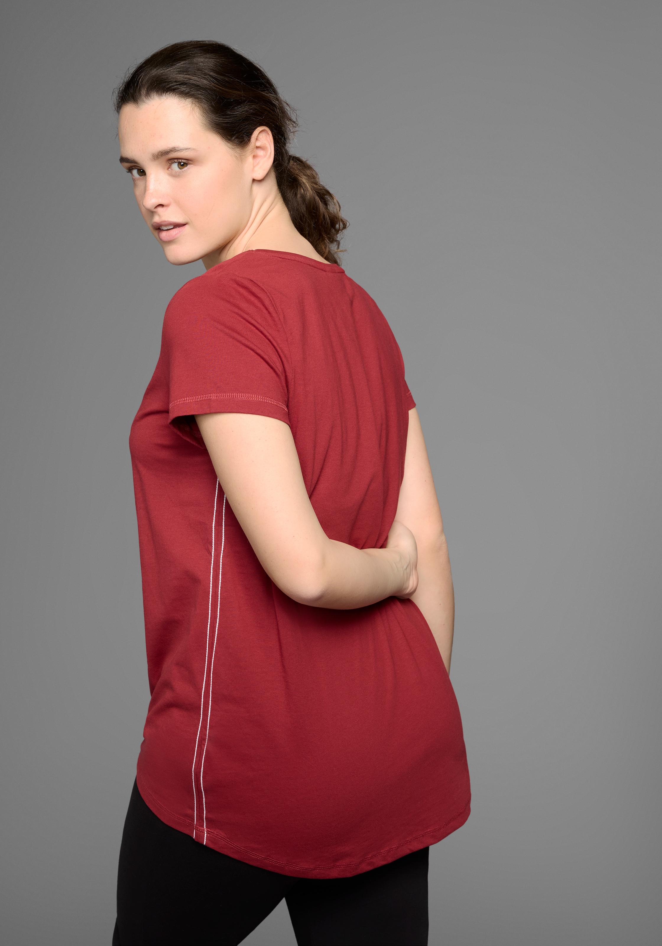KangaROOS Longshirt, (Packung, 2 tlg., 2er-Pack), Kurzarm, figurumschmeichelnde Passform
