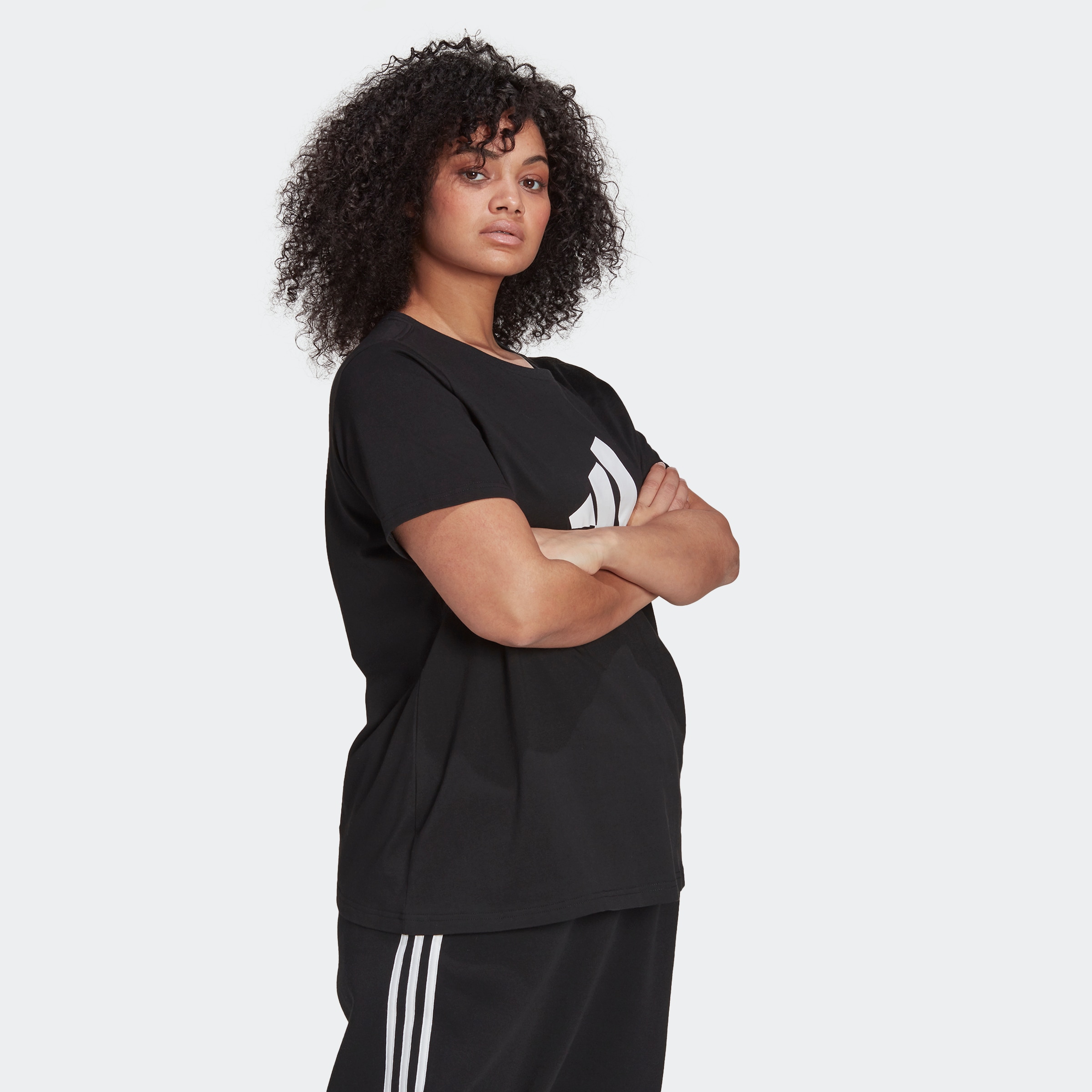 adidas Sportswear T-Shirt »ESSENTIALS LOGO – GROSSE GRÖSSEN« online kaufen  bei Jelmoli-Versand Schweiz