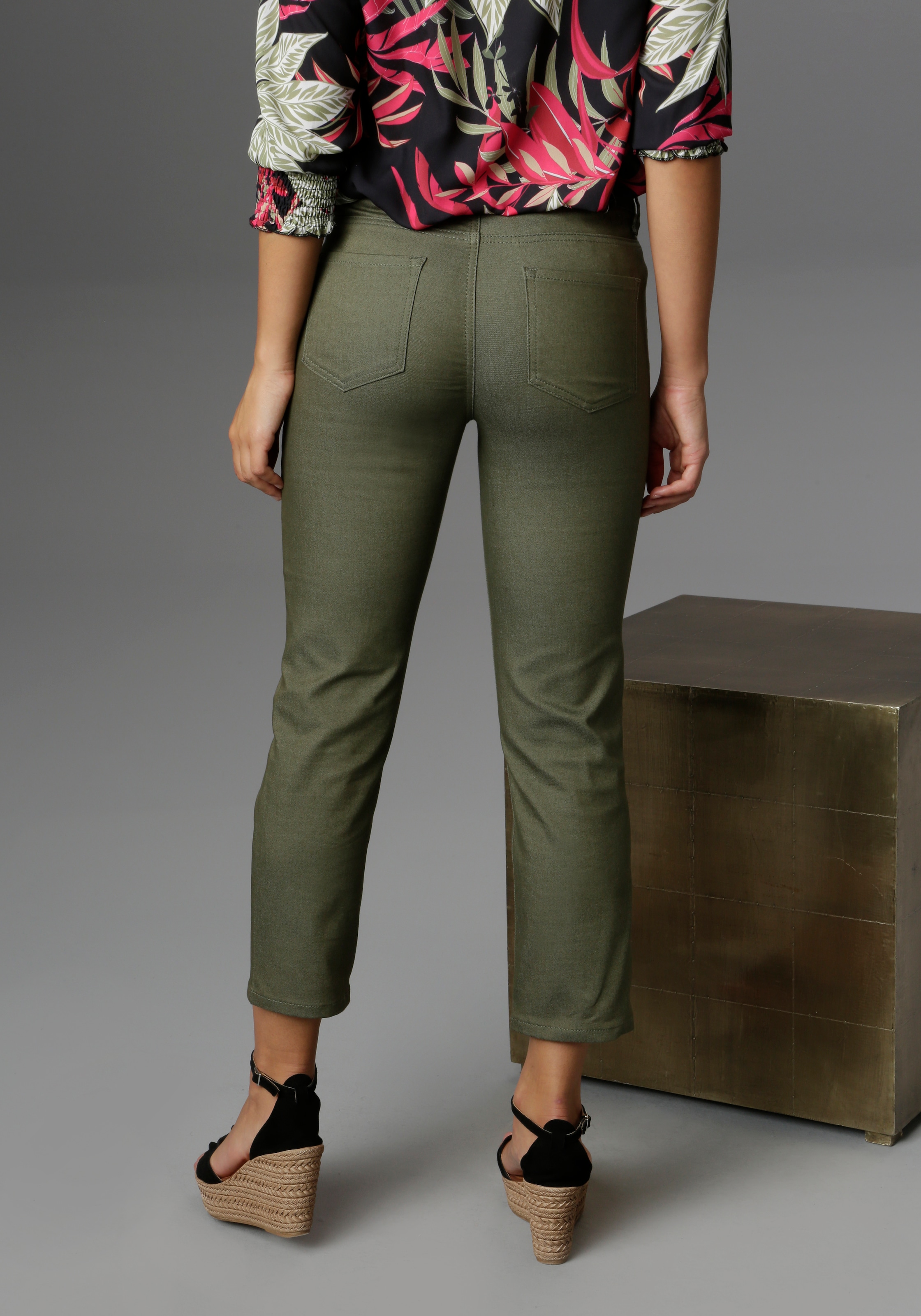 bei SELECTED verkürzter in Straight-Jeans, Länge online cropped Jelmoli-Versand Aniston Schweiz shoppen
