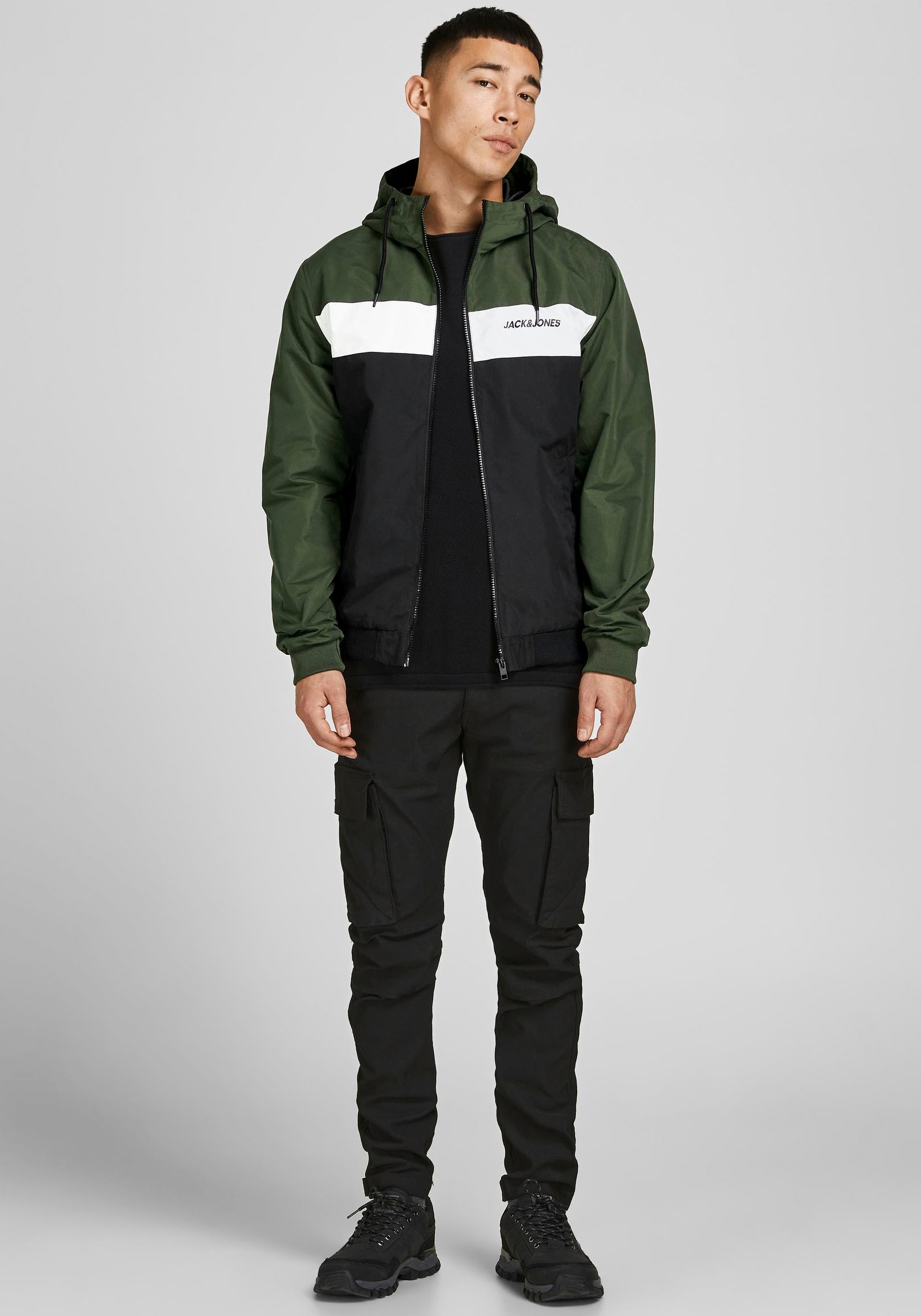 Jack & Jones Windbreaker »RUSH BLOCKING HOOD BOMBER«, mit Kapuze