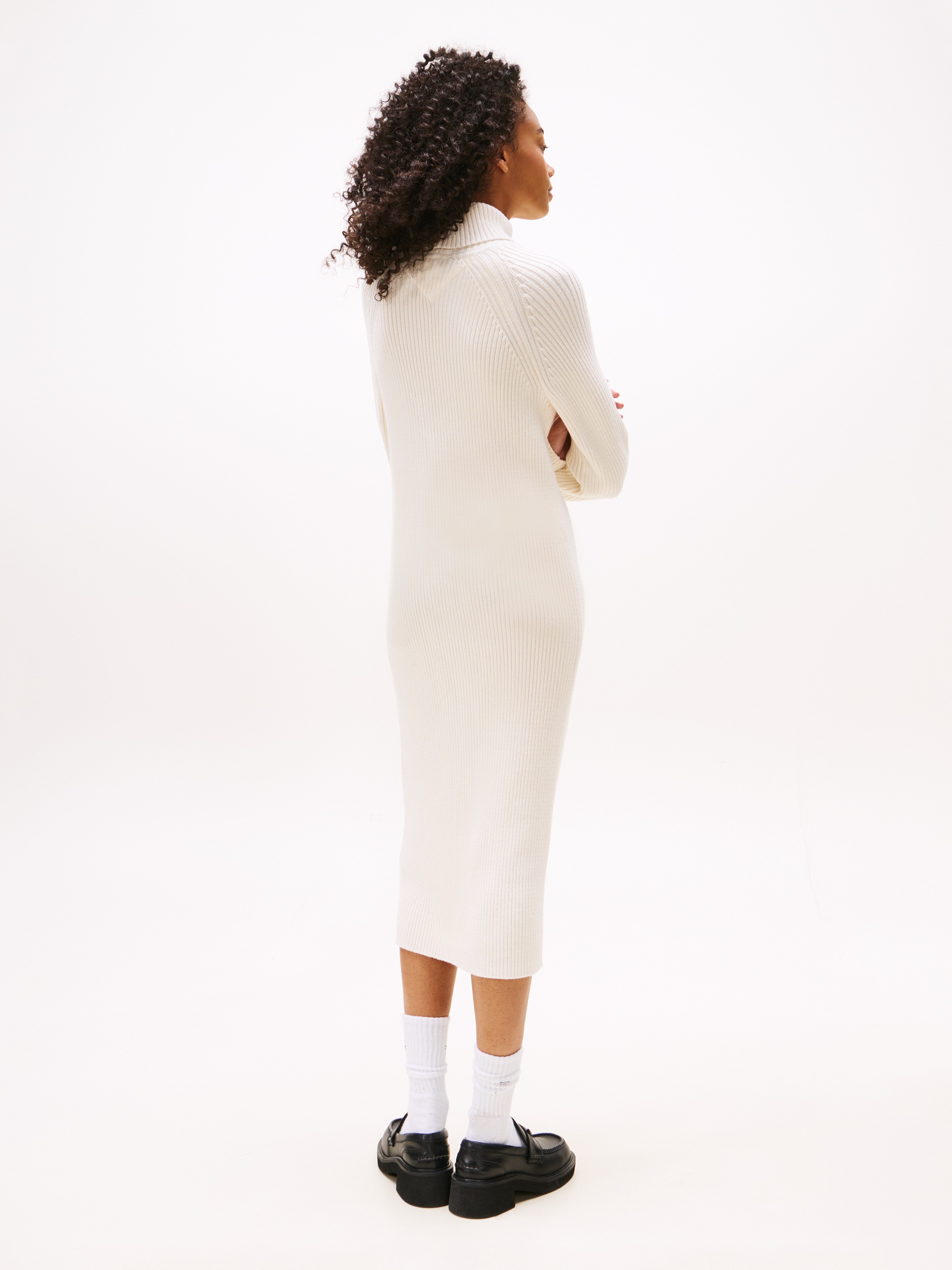 Tommy Jeans Strickkleid »TJW MOCKNECK BADGE SWEATER DRESS«