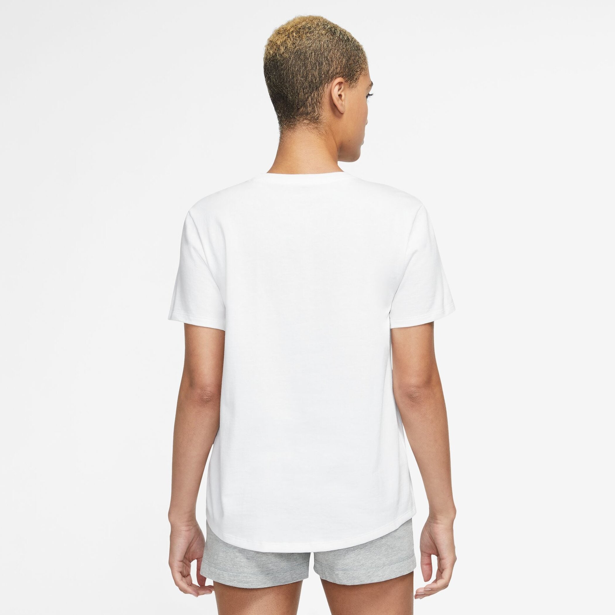 Nike Sportswear T-Shirt »CLUB ESSENTIALS WOMEN'S T-SHIRT«