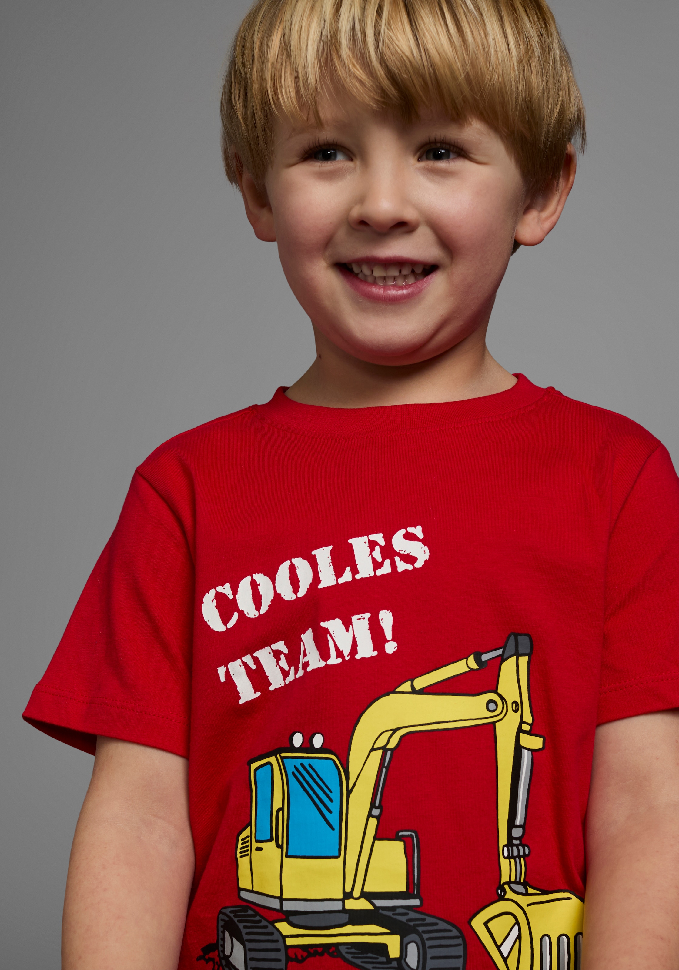 KIDSWORLD T-Shirt »Mit Bagger-Druck«, Kurzarm, mit peppigem Druck, mit Rippbündchen am Ausschnitt
