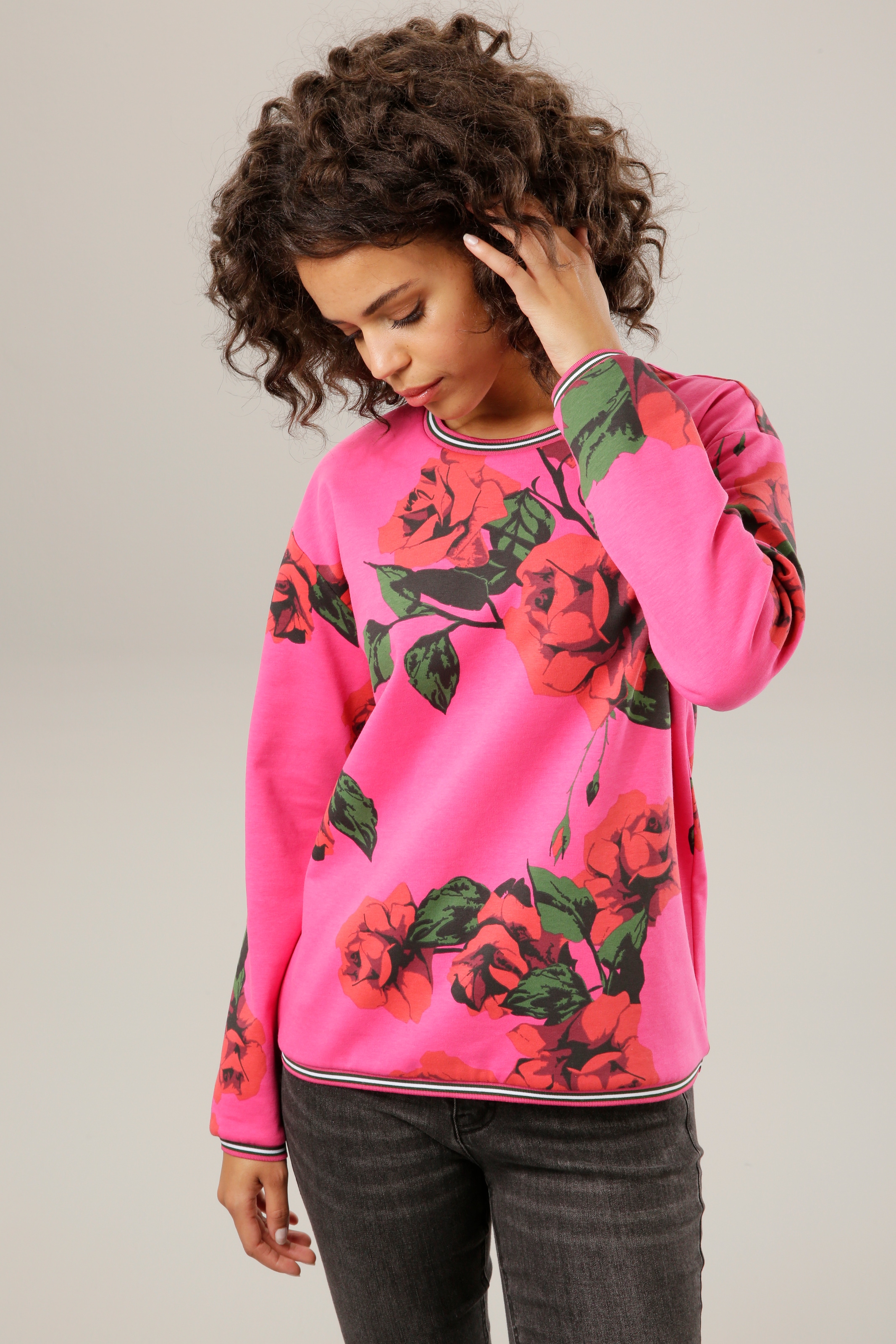 Sweatshirt, mit Jelmoli-Versand CASUAL kaufen farbenfrohem | Aniston Rosendruck online
