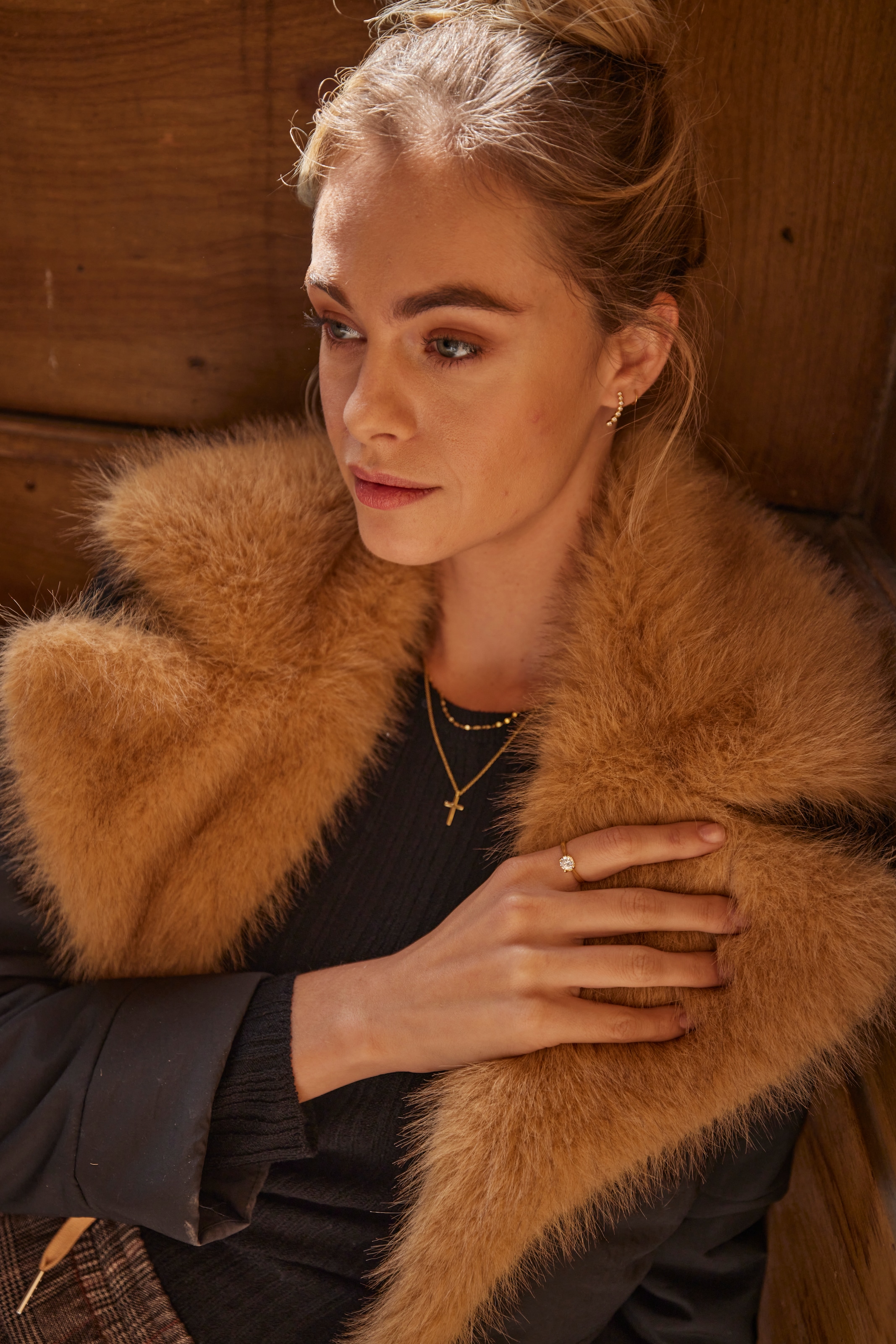 Aniston CASUAL Outdoorjacke, mit flauschigem Fellimitat verziert - NEUE KOLLEKTION