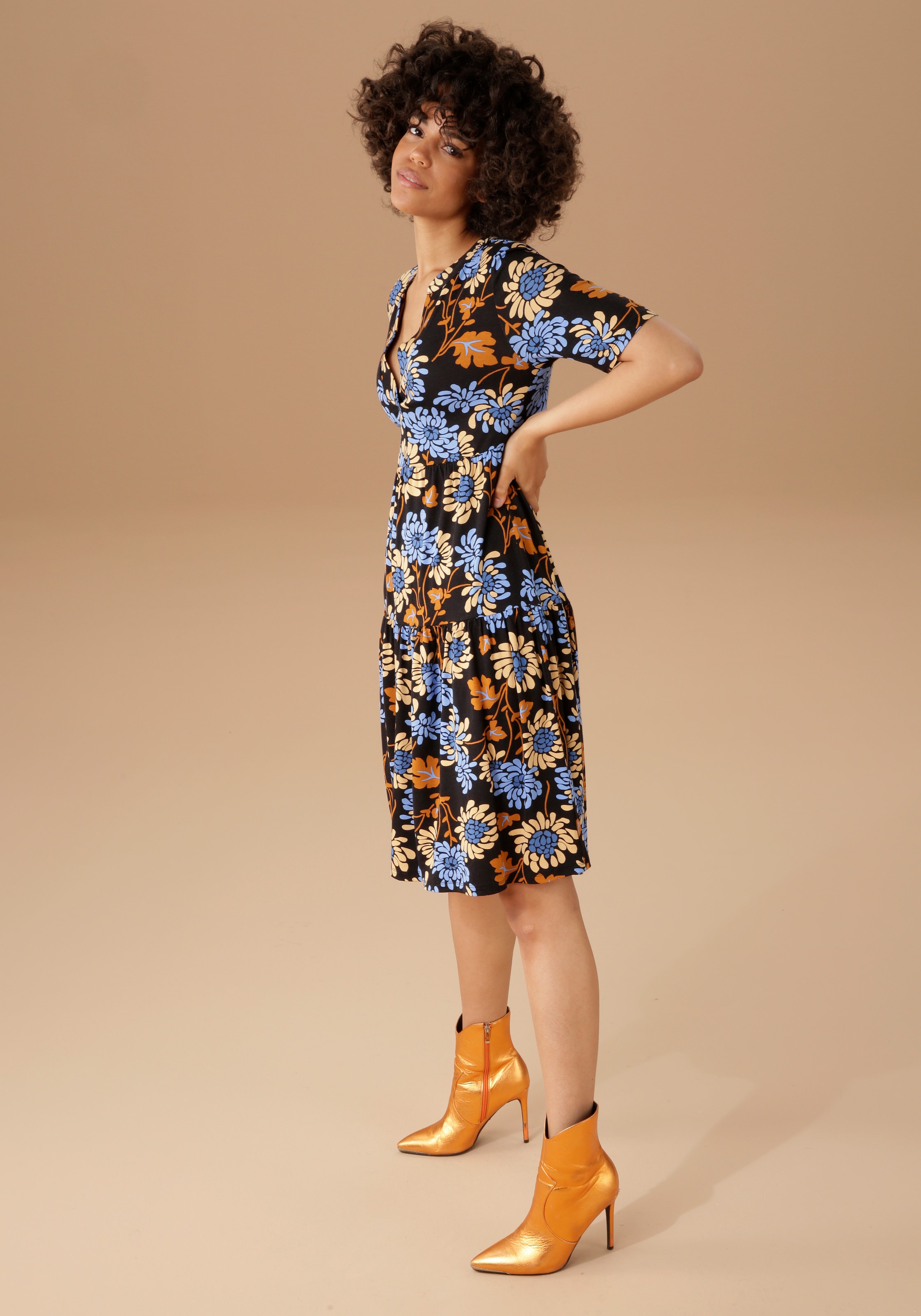 online Jelmoli-Versand | mit graphischem Aniston CASUAL Blumendruck Jerseykleid, shoppen