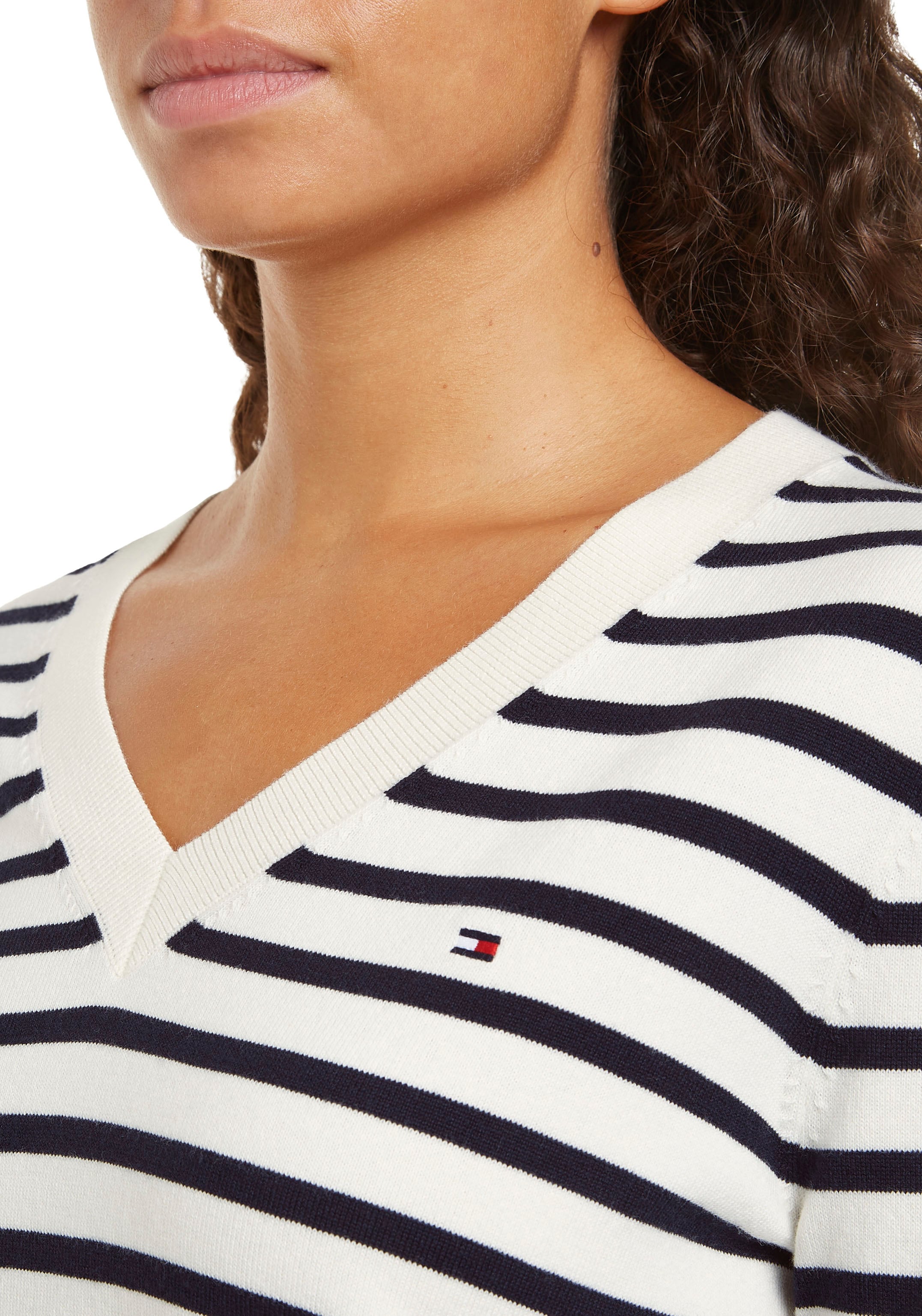 Tommy Hilfiger V-Ausschnitt-Pullover, mit Logo-Stickerei