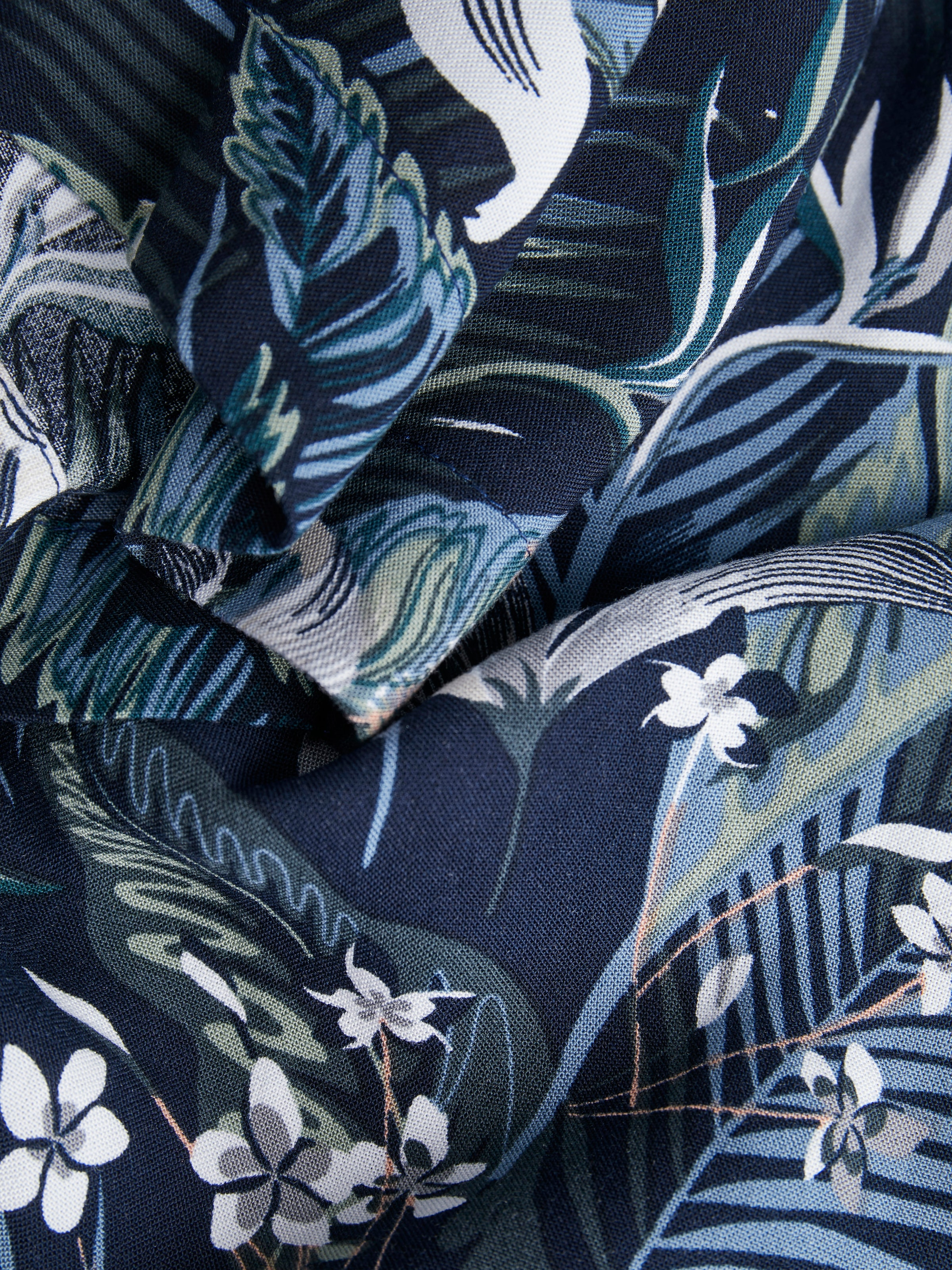 Jack & Jones Kurzarmhemd »JJEJEFF TROPICAL AOP RESORT SHIRT SS SN«, mit All-Over Print
