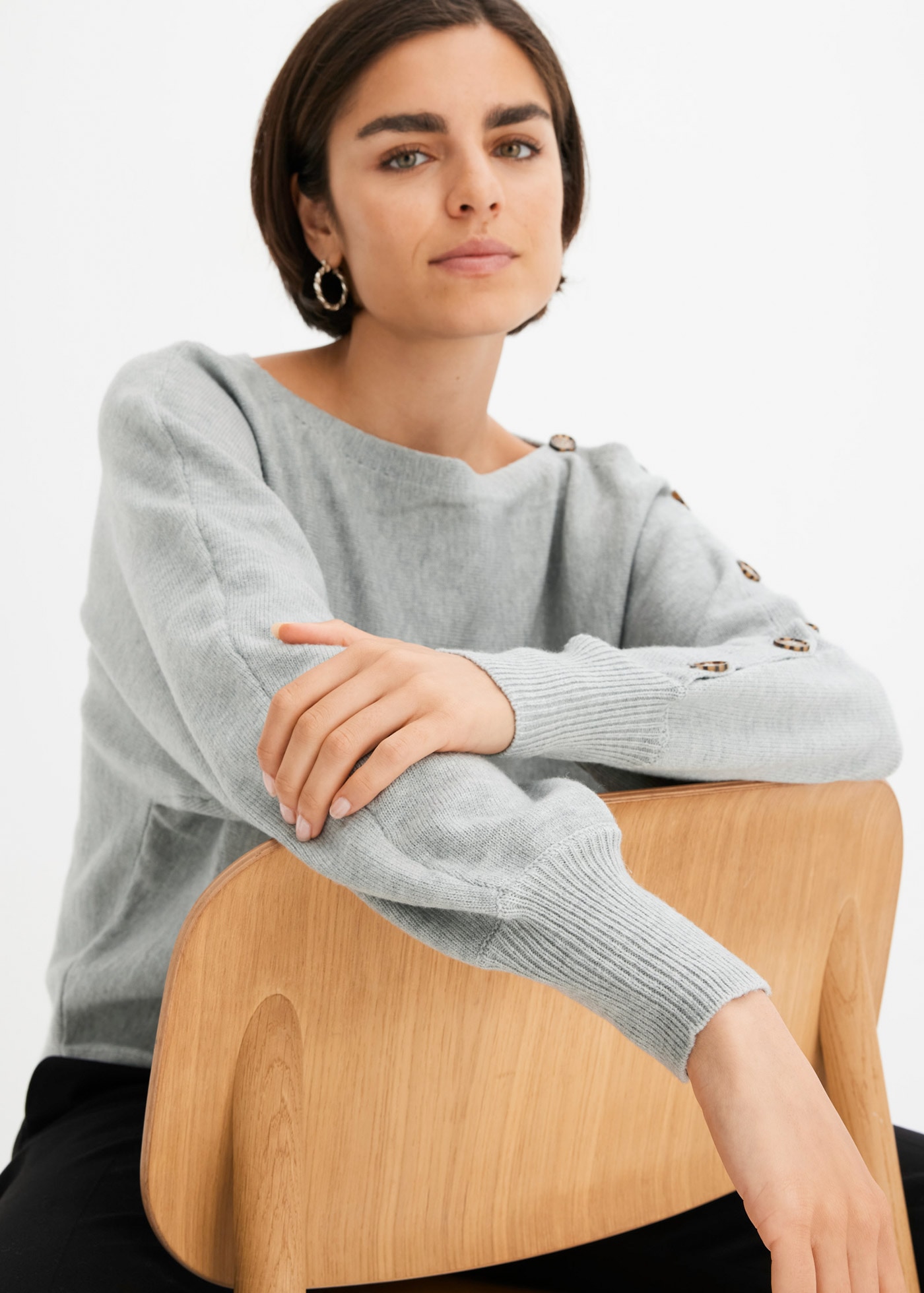bonprix Strickpullover "Pullover" in bequemer Boxy-Passform, mit Fledermausärmeln, Zierknöpfe