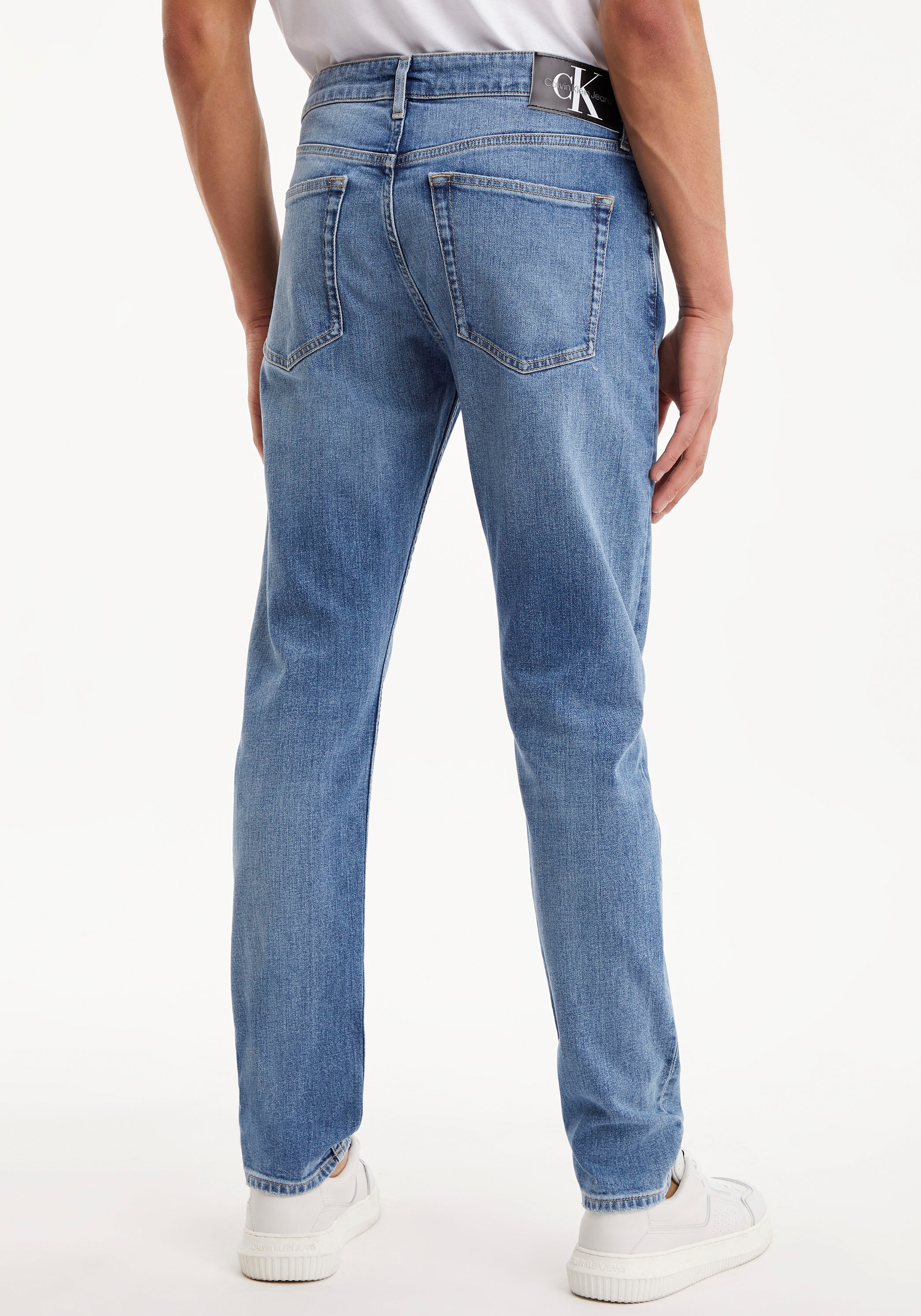 Calvin Klein Jeans Tapered-fit-Jeans »SLIM TAPER«, mit Calvin Klein Leder-Badge