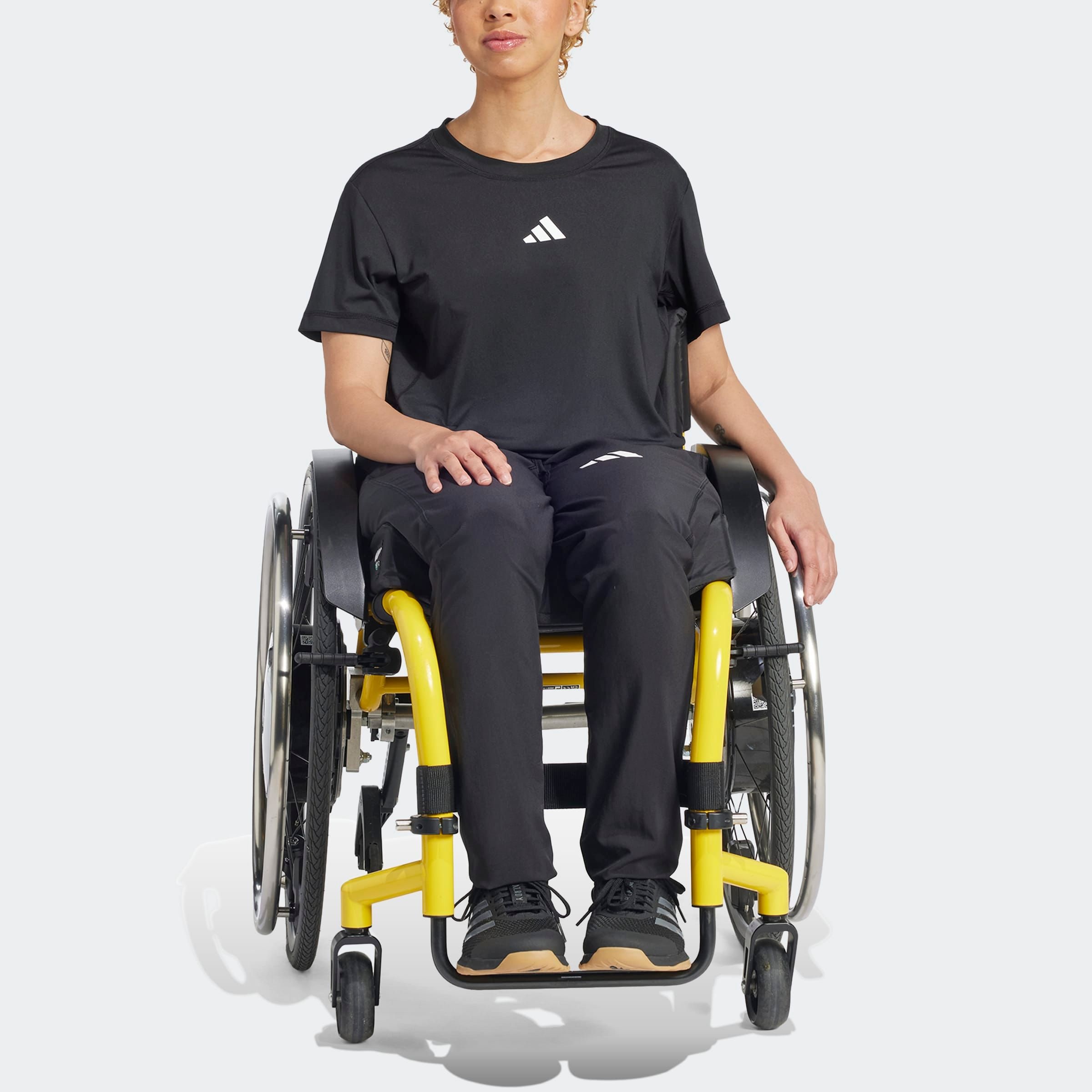adidas Performance T-Shirt »WTR ADAPT T«, Trainingsshirt speziell für Rollstuhlsportler_innen designt