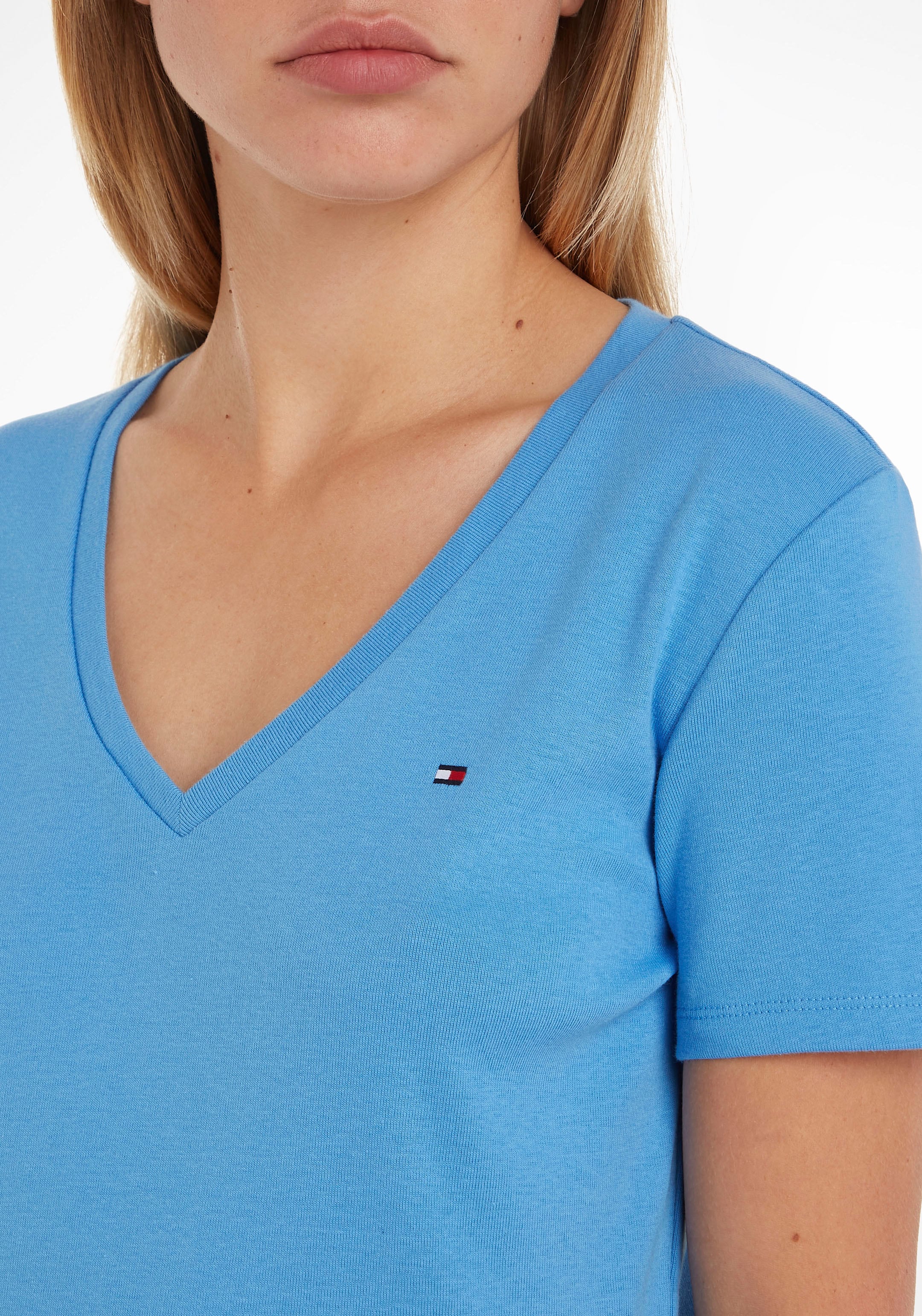 shoppen dezenter CODY bei Schweiz T-Shirt Logostickerei V-NECK online Tommy RIB mit SS«, Jelmoli-Versand Hilfiger »SLIM