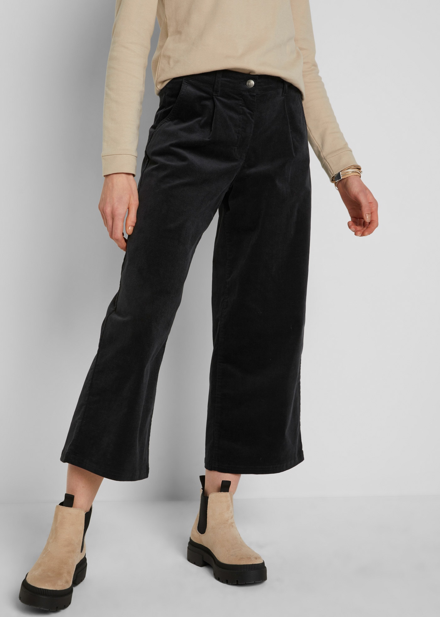 bonprix Cordhose »Weite Stretchcord-Culotte mit High-Waist-Bequembund, 7/8-Länge« Weite Stretchcord-Culotte mit High-Waist-Bequembund, 7/8-Länge