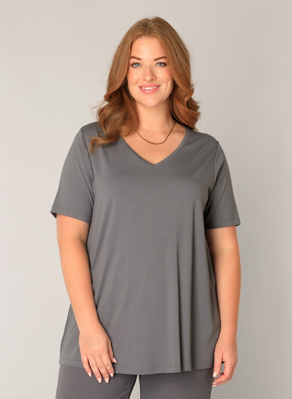 Base Level Curvy T-Shirt »Alba« mit V-Ausschnitt