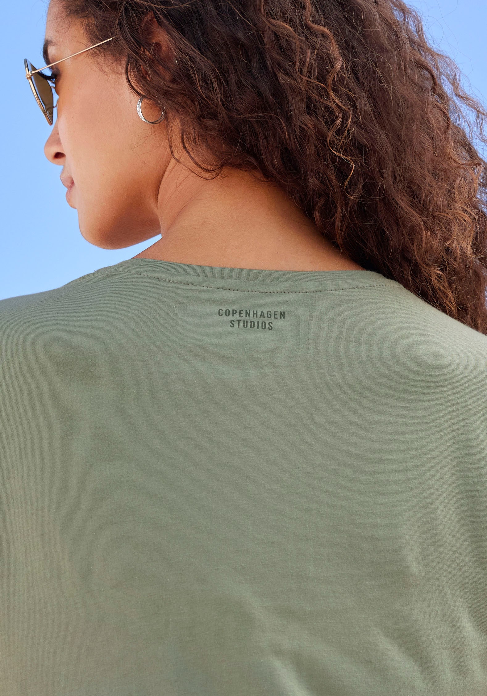 Copenhagen Studios T-Shirt »mit dezentem Logoprint hinten«, aus softer Jersey-Qualität mit Bio-Baumwolle