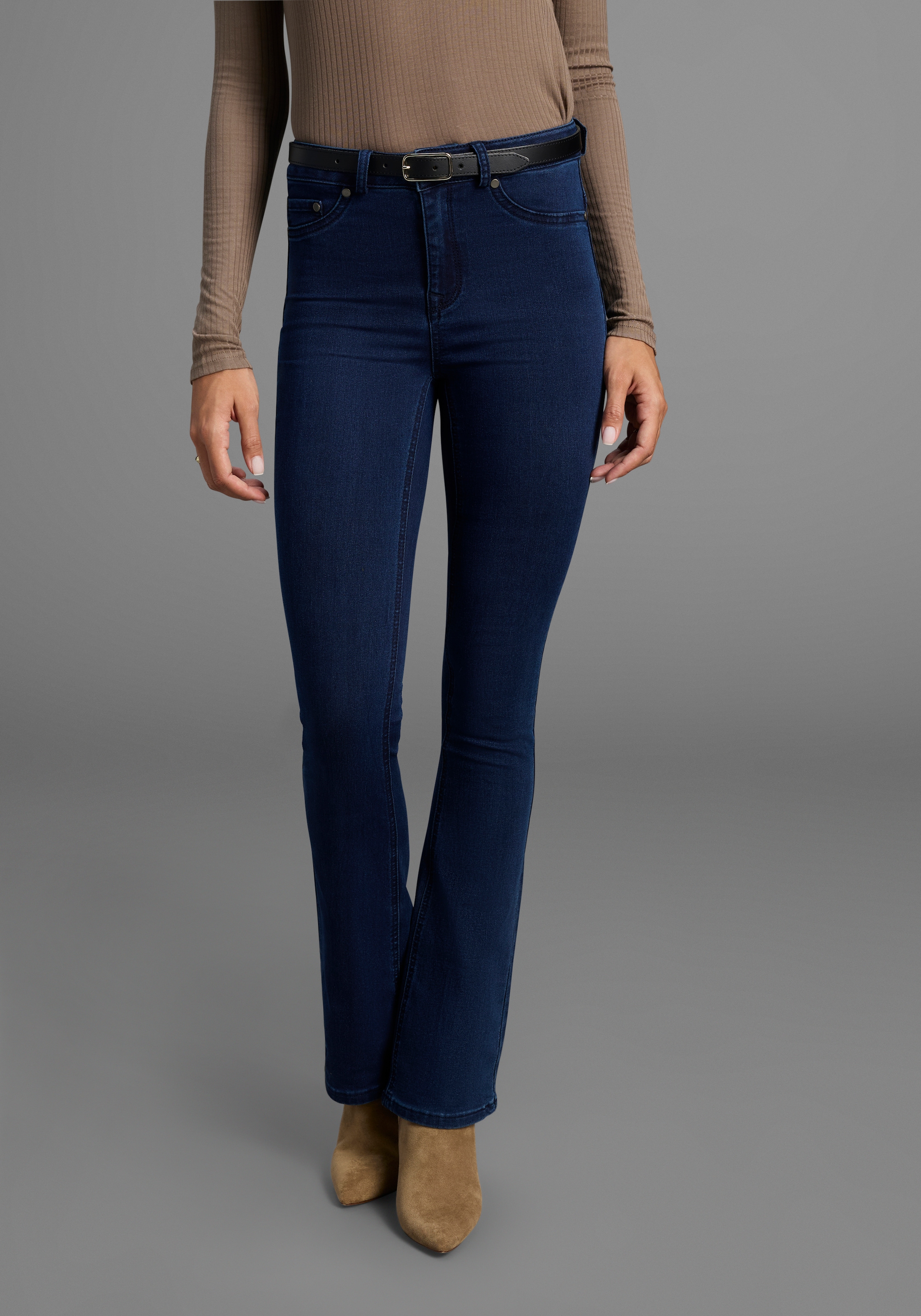 Arizona Bootcut-Jeans »Ultra Stretch« ausgestellte Beinform, Used-Waschung, hohe Leibhöhe