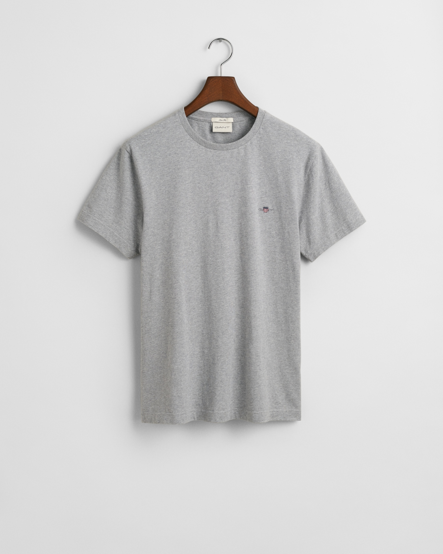 Gant T-Shirt »SLIM SHIELD SS T-SHIRT«, mit Logostickerei auf der Brust