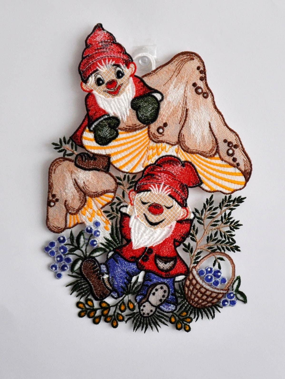 Stickereien Plauen Fensterbild "Waldwichtel"