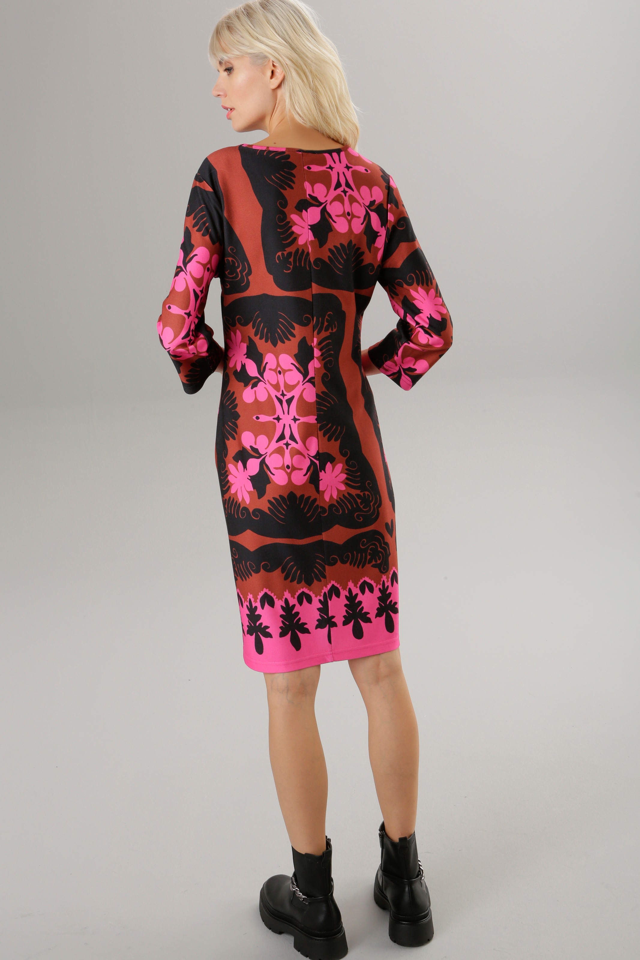 leicht in Online | Passform SELECTED Aniston Shop taillierter Jerseykleid, Jelmoli-Versand