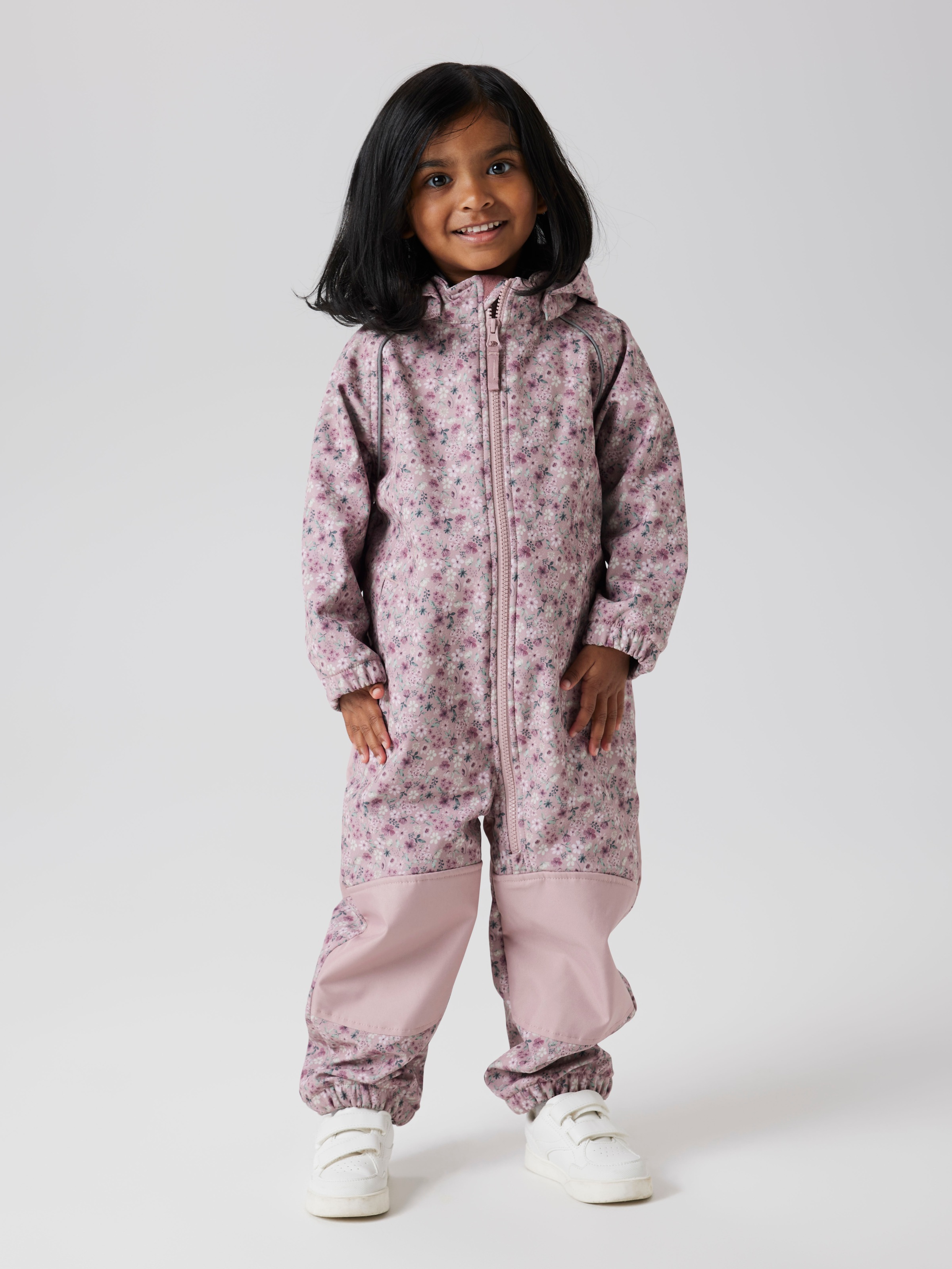 Name It Softshelloverall »NMFALFA08 SOFTSHELL SUIT AOP 1FO NOOS« mit verstellbarer und abnehmbarer Fussschlaufe