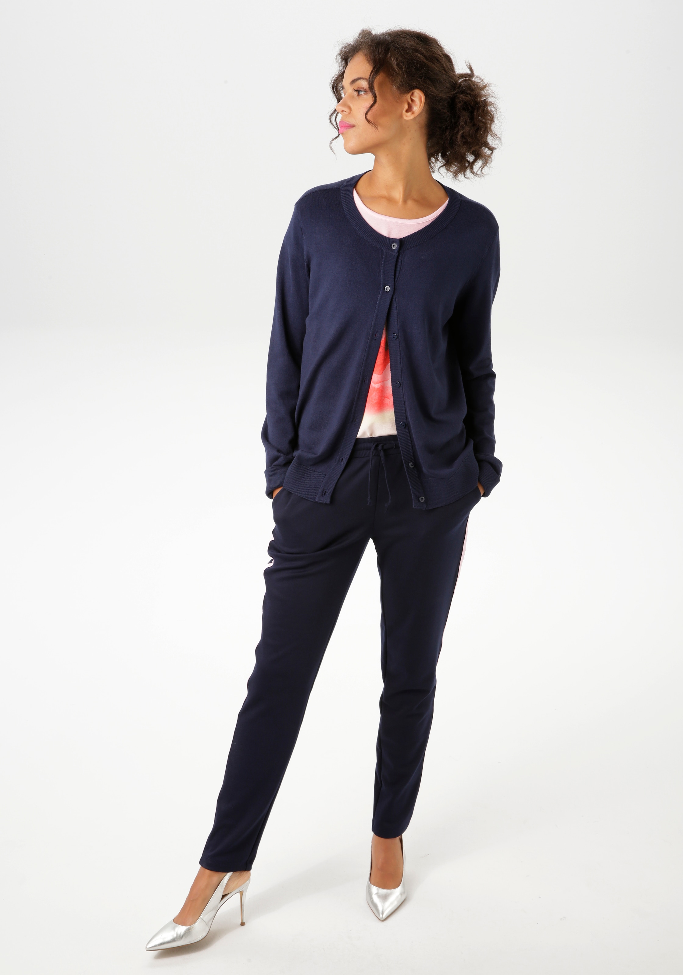 Aniston CASUAL Strickjacke, mit Rundhals-Ausschnitt